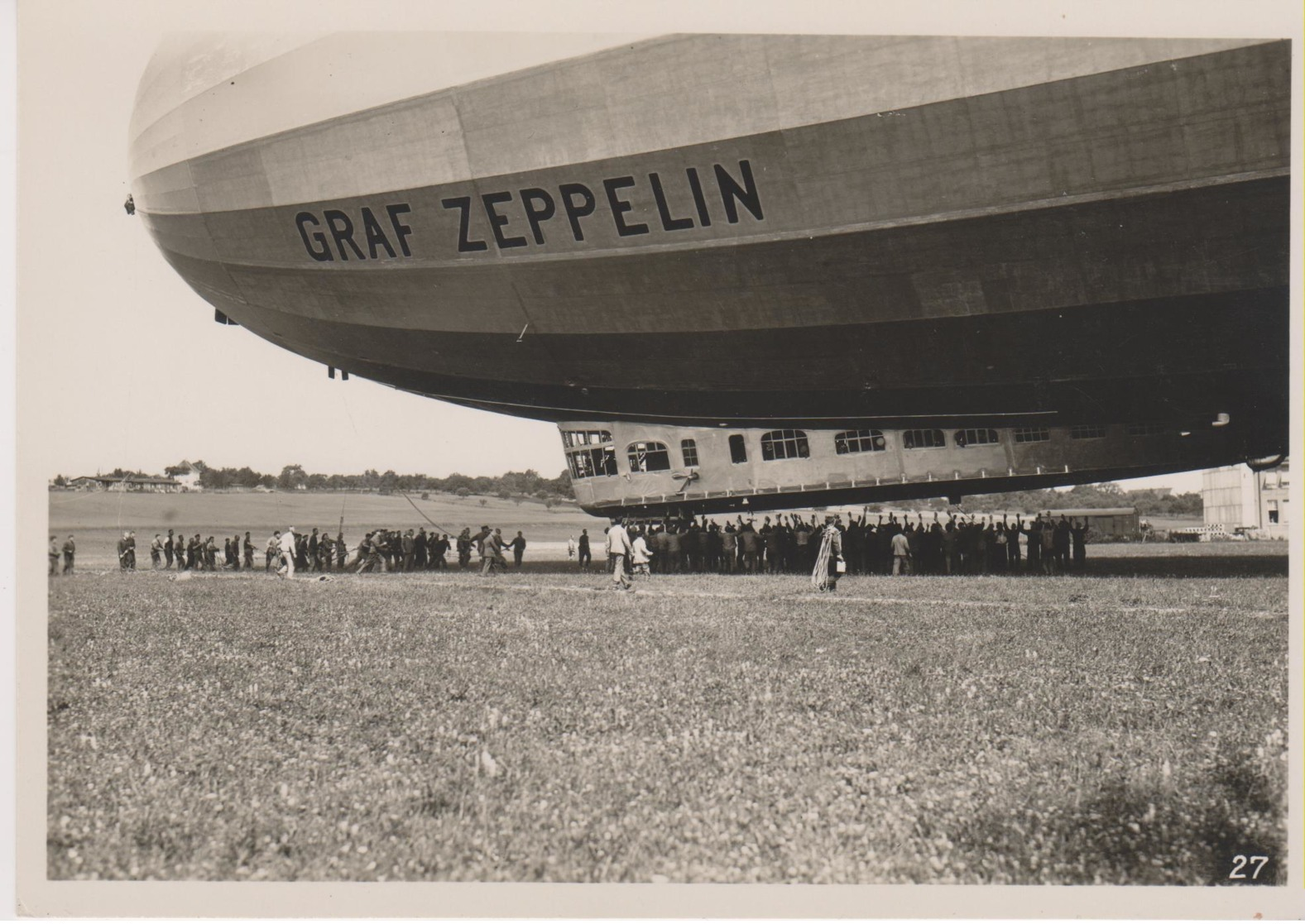 Zeppelin LZ 27  Gelandet Bei Der Halle   Original Bild 13 X 17 Cm - Airships