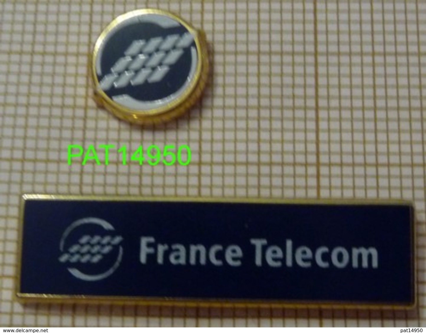 FRANCE TELECOM  LOGO Lot De 2 Pin's ARTHUS BERTRAND - Arthus Bertrand