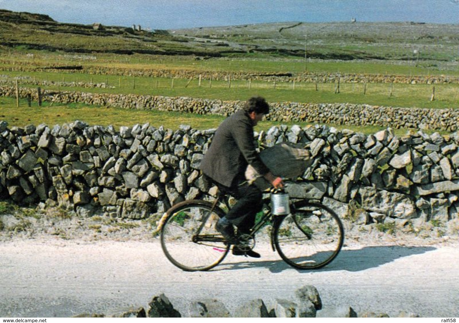1 AK Irland Ireland * Local Cyclist On Inishmore On Aran Islands * - Galway