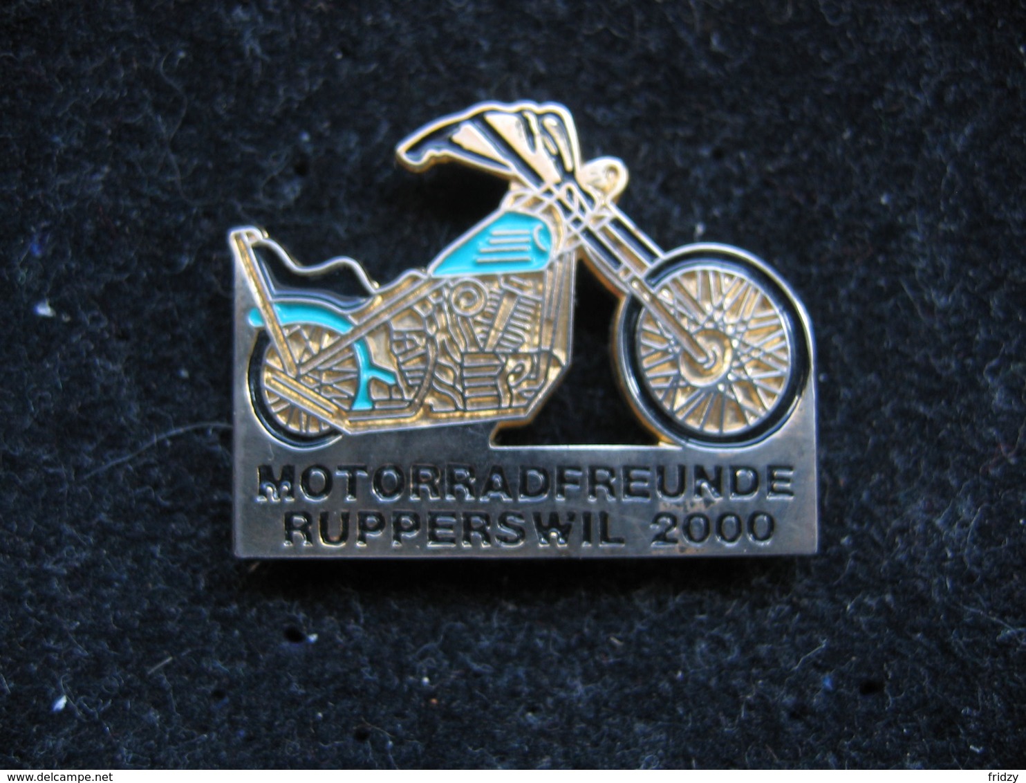 Pin's Des Amis De La Moto, Club De Rupperswil En Suisse (motorradfreunde Rupperswil) Année 2000. - Motorräder