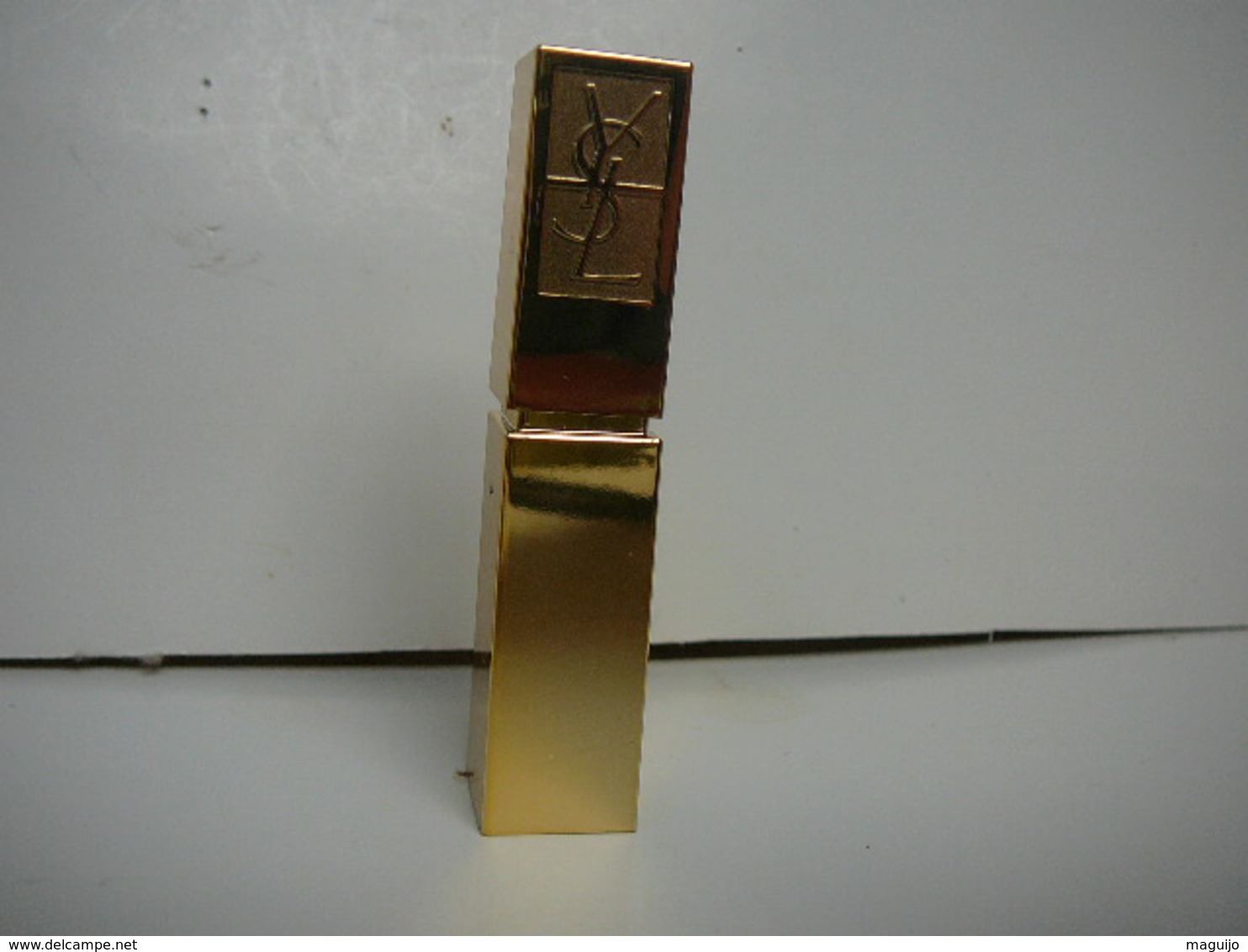 YVES SAINT LAURENT" TUBE ANTI CERNES " NEUF,JAMAIS UTILISE  VOIR ET LIRE !! - Miniatures Femmes (sans Boite)