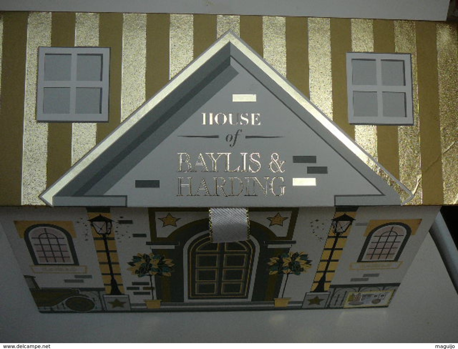 HOUSE Of BAYLIS&HARDING  :BOITE  ANGLAISE FORME MAISON , VIDE   LIRE ET VOIR !! - Miniatures Femmes (sans Boite)