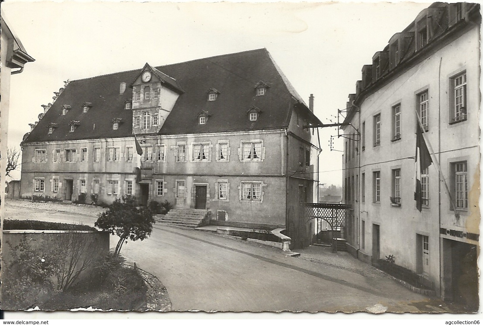 ECOLE DES BRIGADES DE DOUANES. PAVILLON DE L' HORLOGE ET ENTREE DE L' ECOLE - Montbéliard