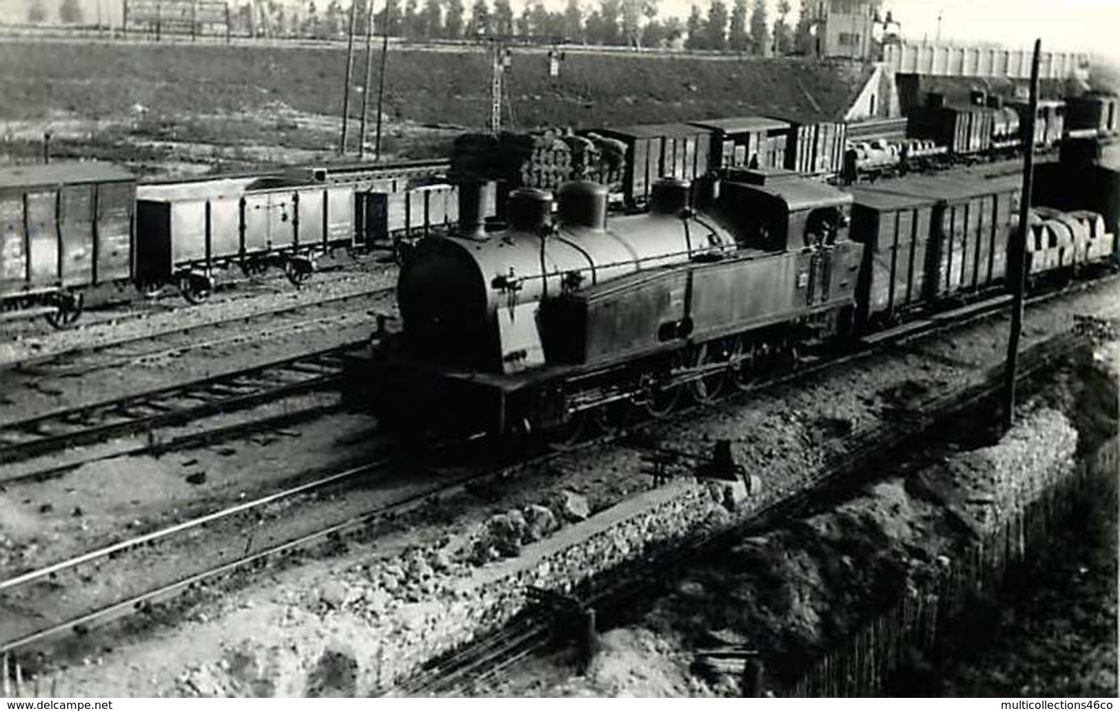 050819 - PHOTO TRANSPORT TRAIN CHEMIN DE FER - Loco Train - JUVISY Triage ? - Stations With Trains