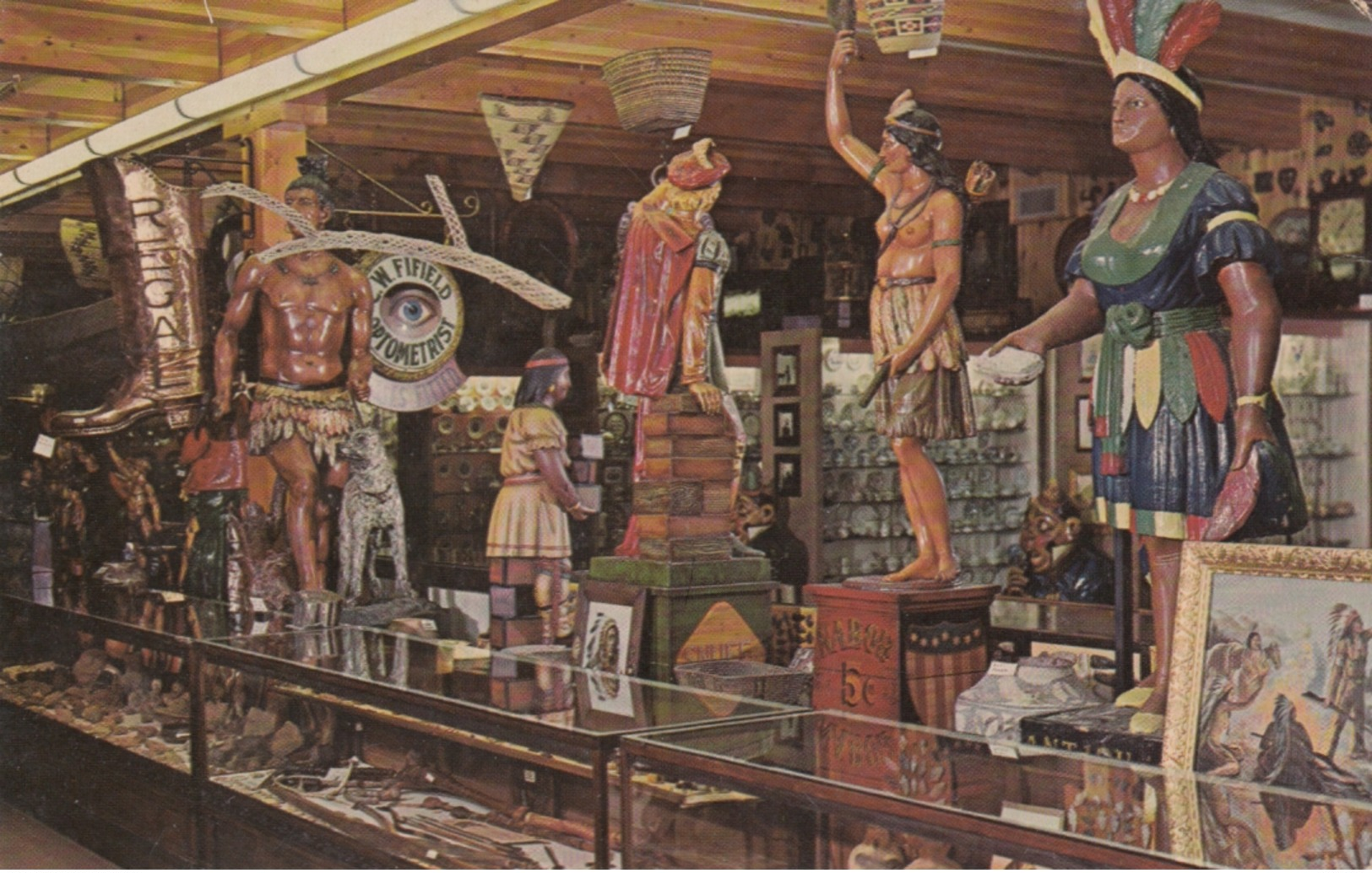 Cigar Store Indians , Douglassville , Pennsylvania , 50-60s - Indianer