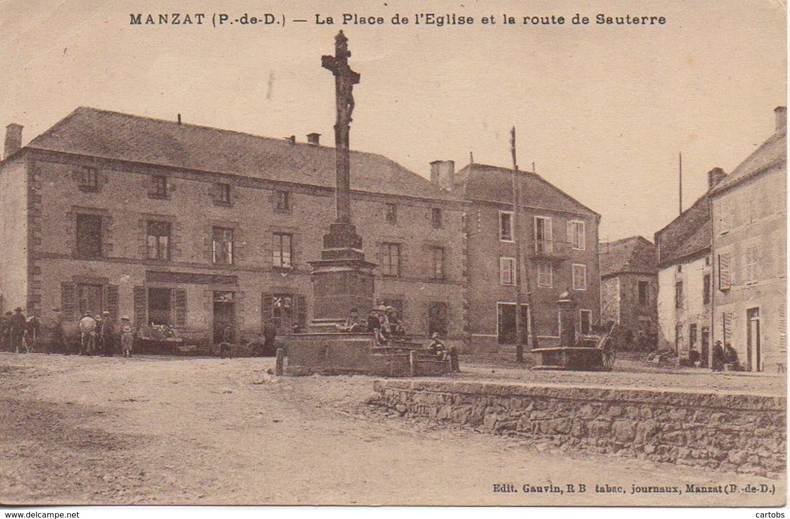 63 MANZAT La Place De L'Eglise Et La Route De Sauterre - Manzat
