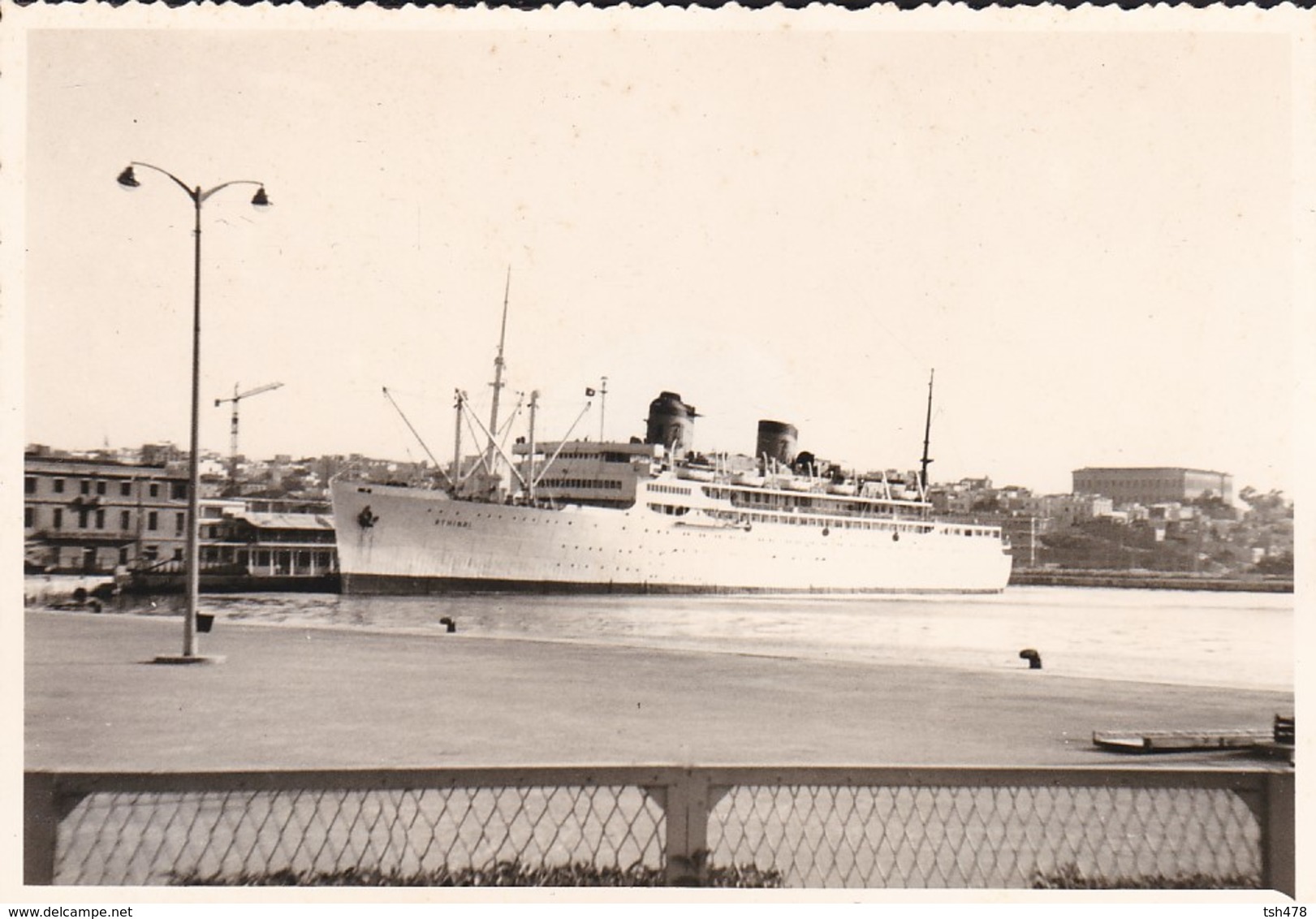 PHOTO--BATEAU--Escale Du ATHINAI   Juin 1967--( état Traces De Colle Au Dos ) Voir 2 Scans - Boats