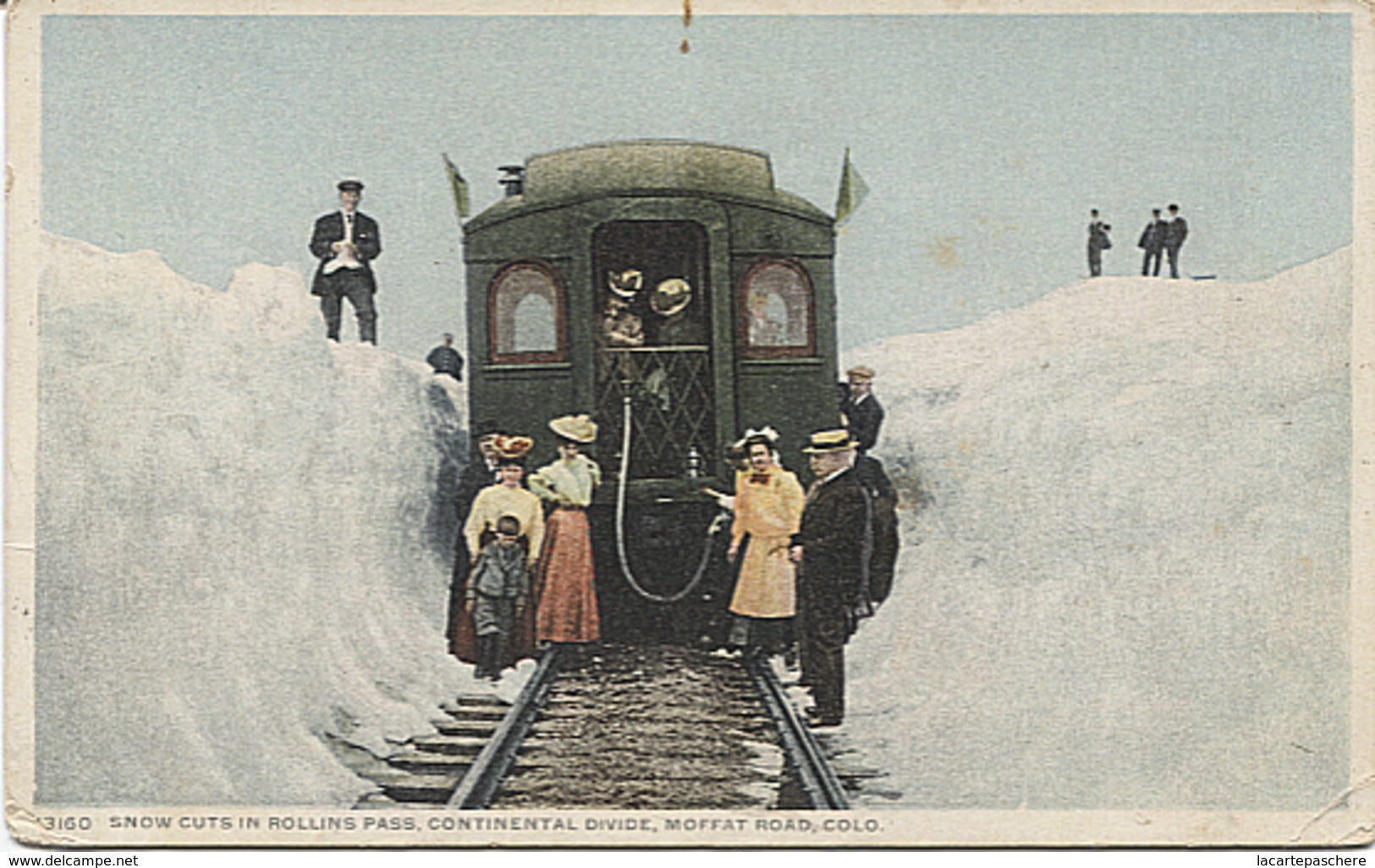 X118068 USA COLORADO SAGUACHE COUNTY SNOW CUTS IN ROLLING PASS CONTINENTAL DIVIDE MOFFAT ROAD COLO TRAIN WAGGON - Autres & Non Classés