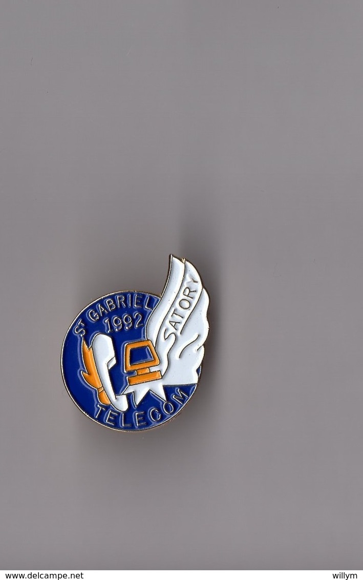 Pin's Police / Gendarmerie De Satory - Saint Gabriel 1992 - Télécom (version Bleu Foncé) - Police