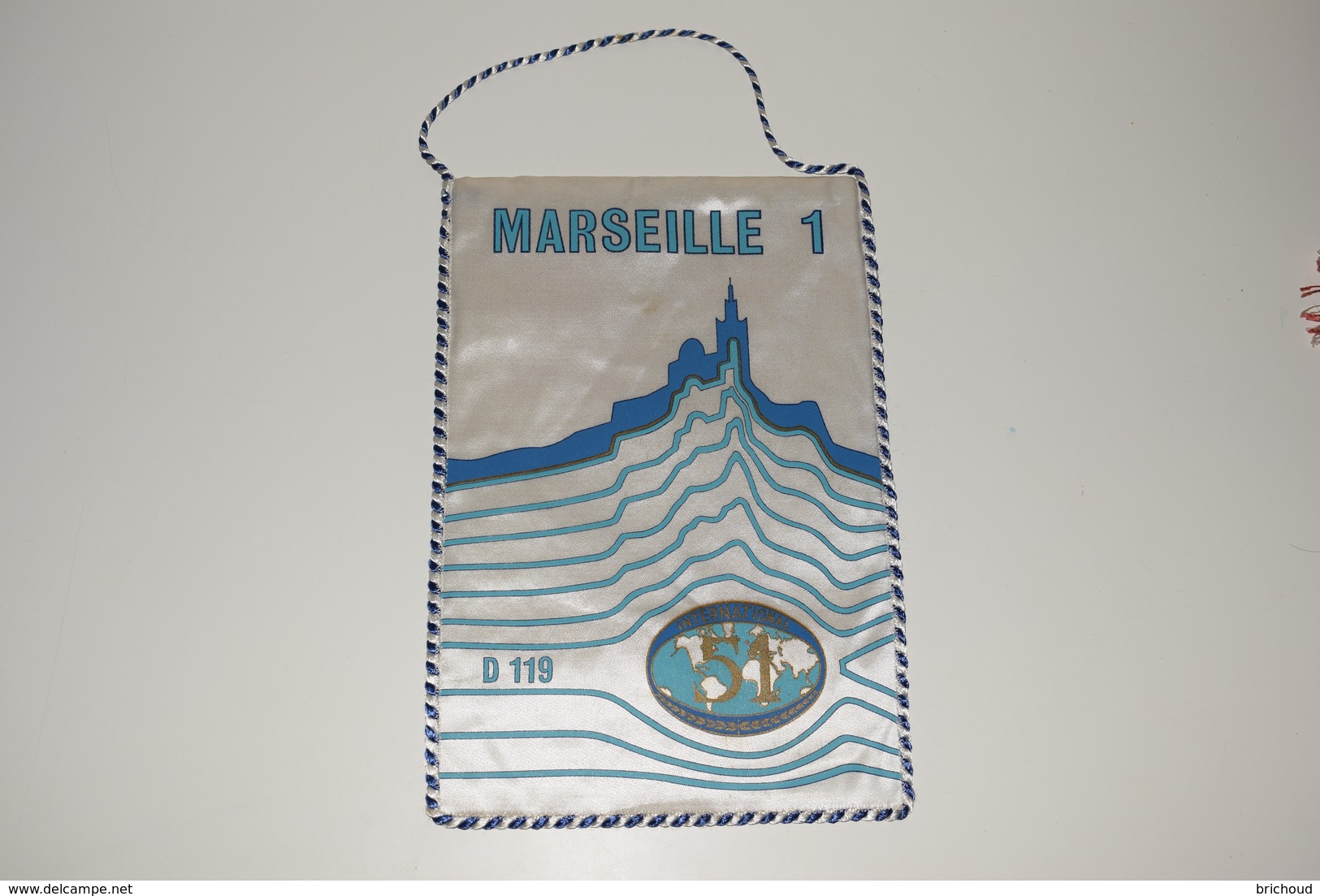 Fanion Fifty-One 51 International Marseille D119 - 1 Tissus Imprimé France - Autres & Non Classés