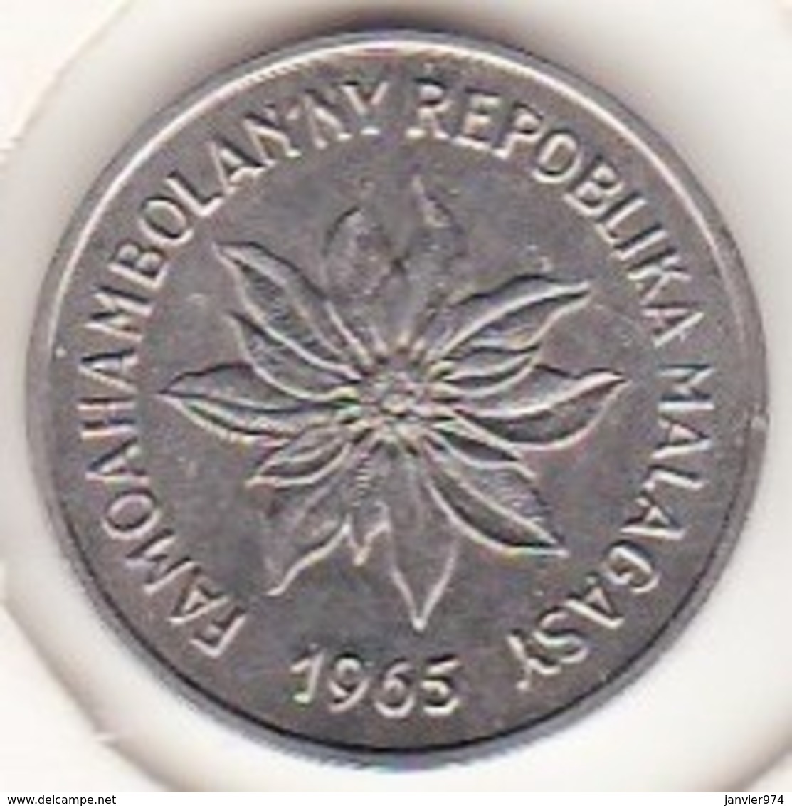 Madagascar 1 Franc 1965.  Buffle / Fleur, En Acier Inoxydable, KM# 8 - Madagascar