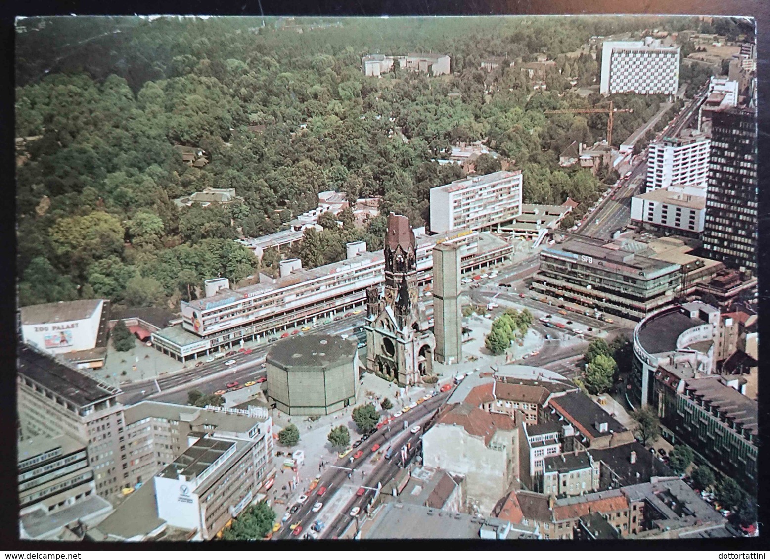 BERLIN - Gedachtniskirche Und Breitscheidplatz Mit Blick Auf Den Zoo -  Vg 1980    G3 - Other & Unclassified