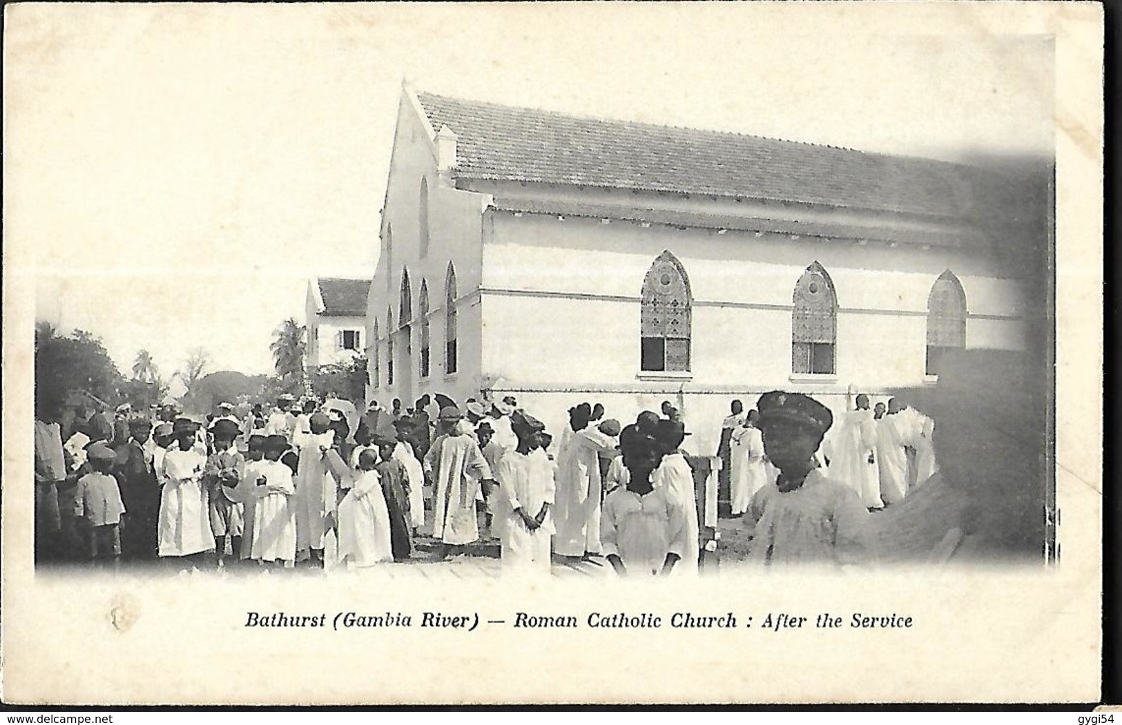 BATHURST -(  GAMBIA RIVER  )Roman  Catholic   Church  After The Service - Gambie