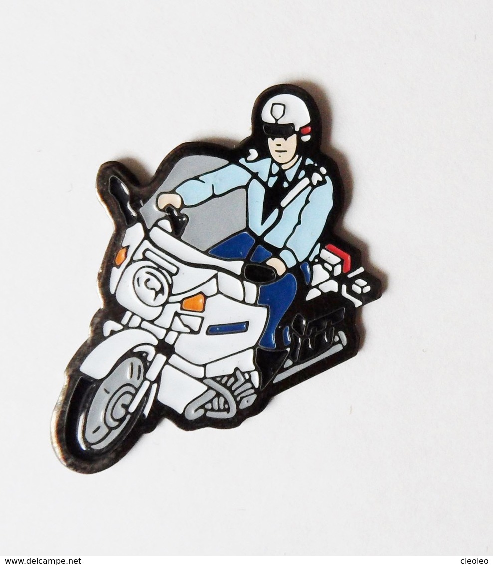 Pin's Moto Motard Gendarme - GENDARMERIE - Militaria