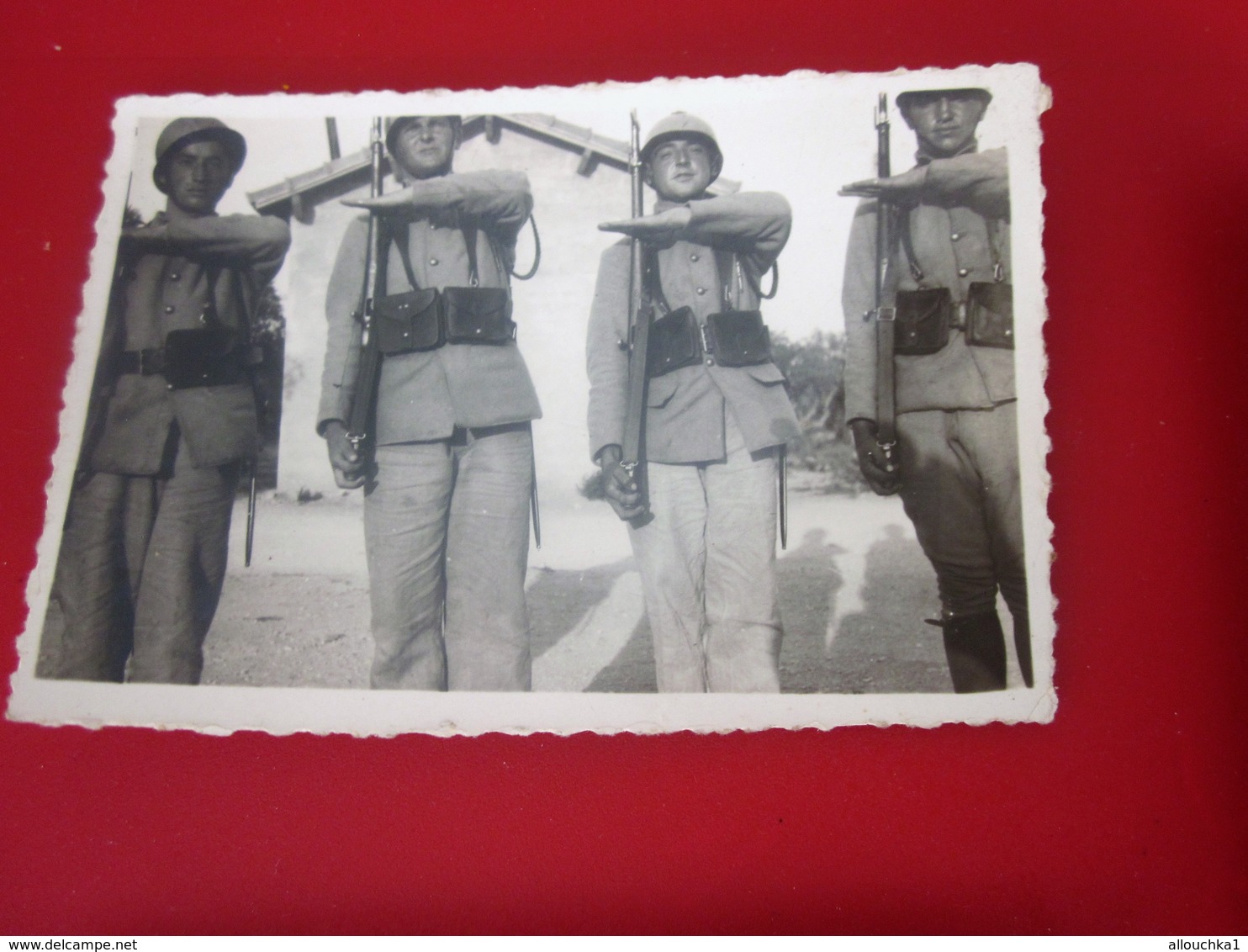 MILITARIA LOT De 7 Photos Photographie Photos Originales Algerie à étudier..Guerre, Militaires En Pose Avec Fourragère - War, Military