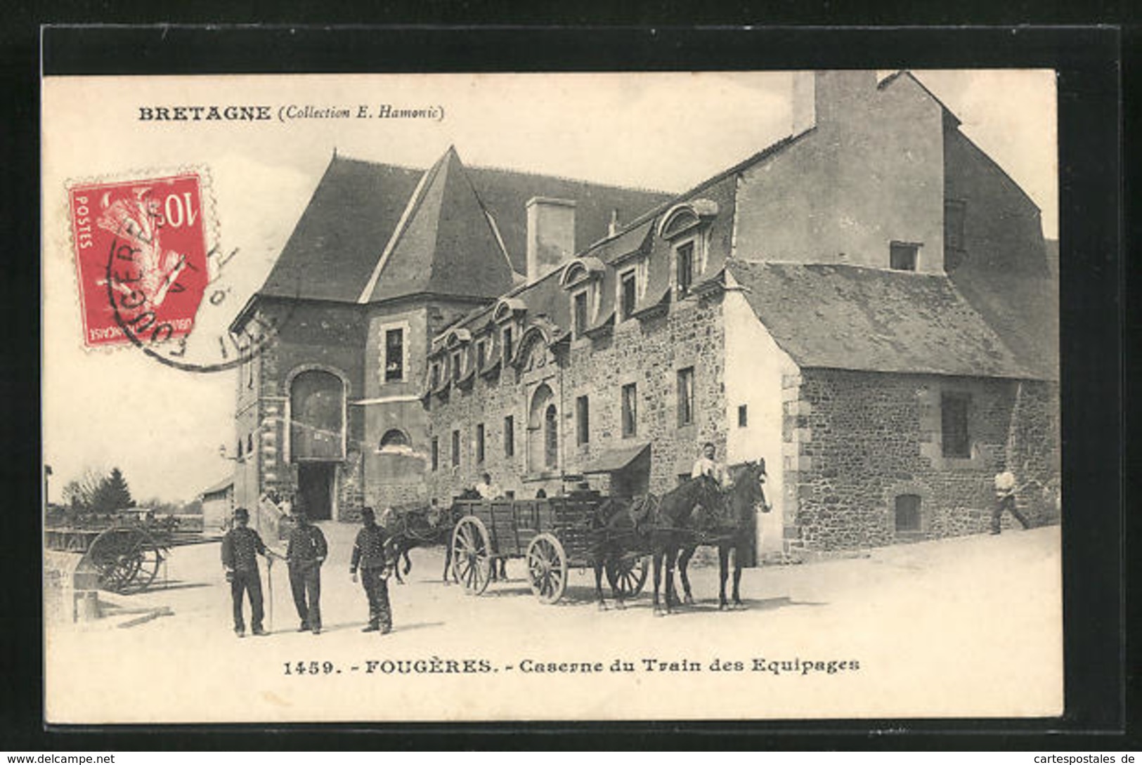 CPA Fougéres, Caserne Du Train Des Equipages - Autres & Non Classés