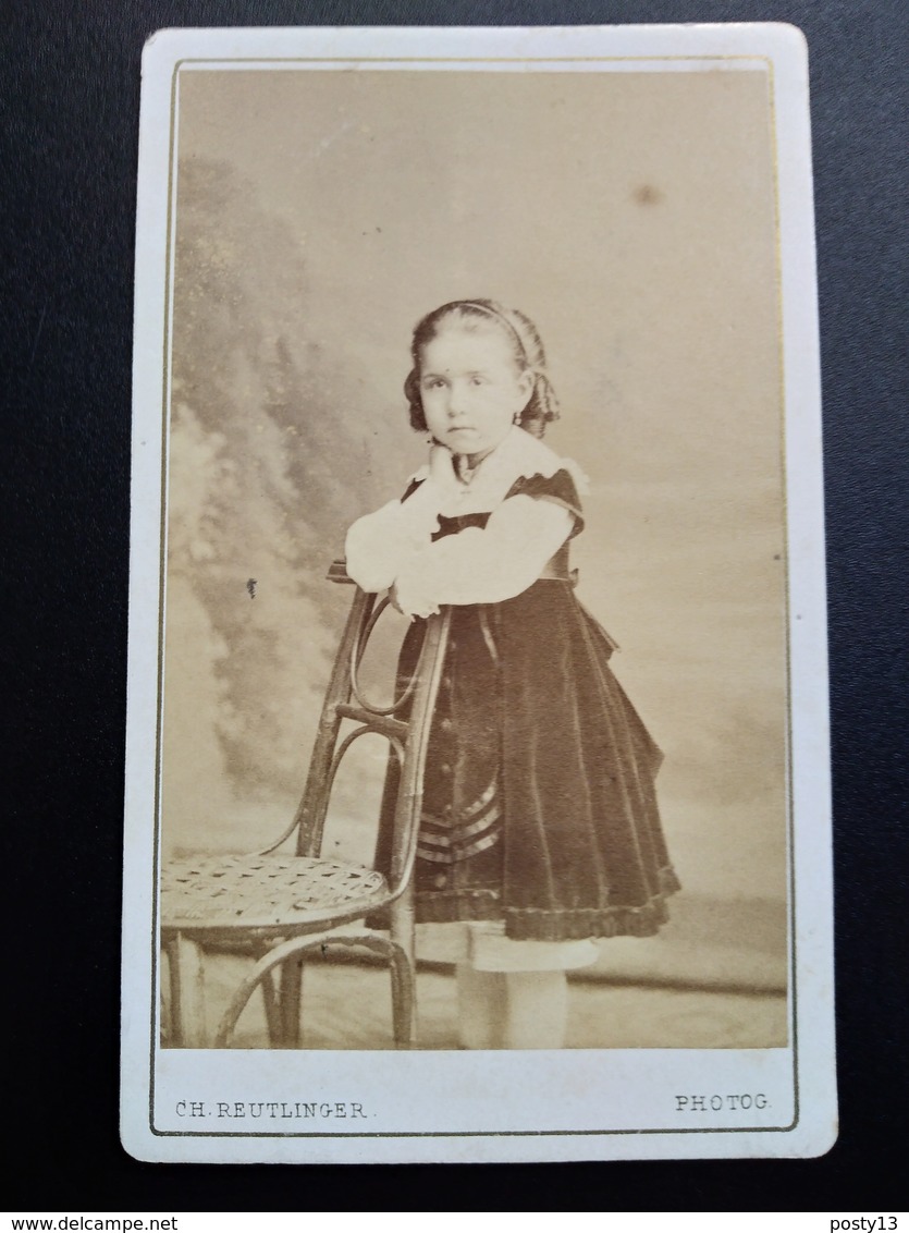 Photographie Ancienne CDV  REUTLINGER - Second Empire - Fillette -Robe Velours- Coiffure- Paris - 1868 - Anciennes (Av. 1900)