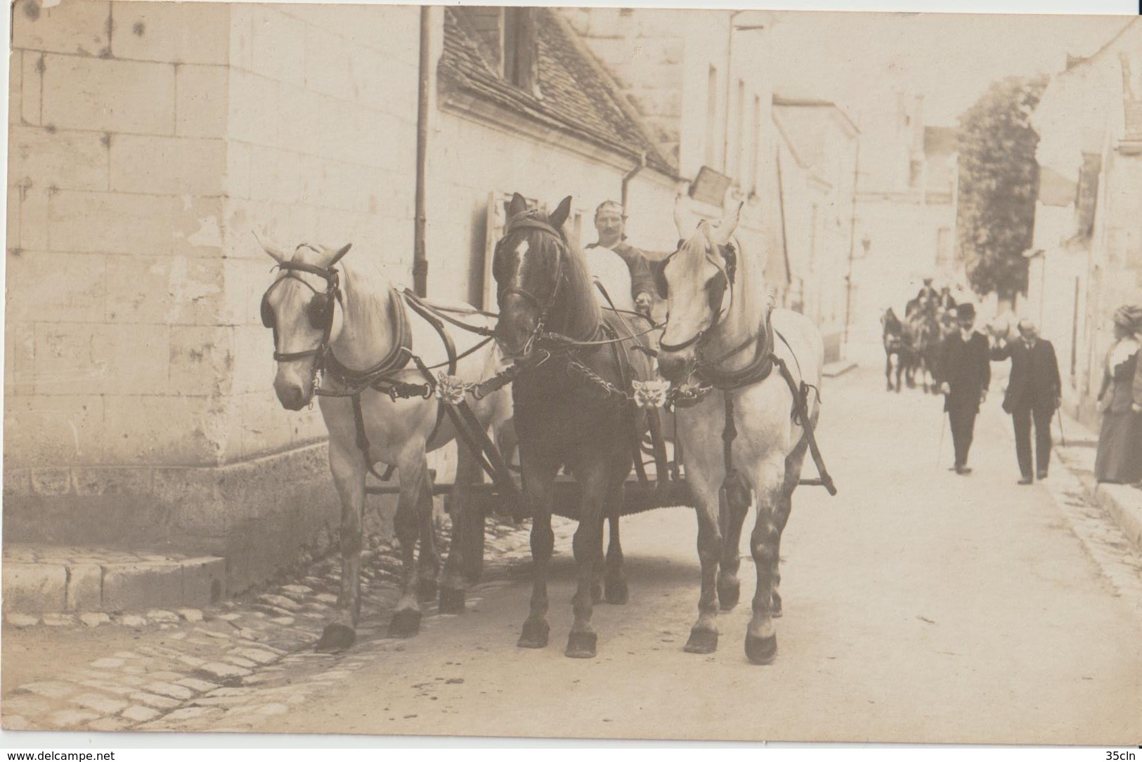 BLERE - Carte Photo D'un Char Tiré Par 3 Chevaux Lors D'un Carnaval Ou Fête Locale ( Carte Rare Et Animée ). - Bléré