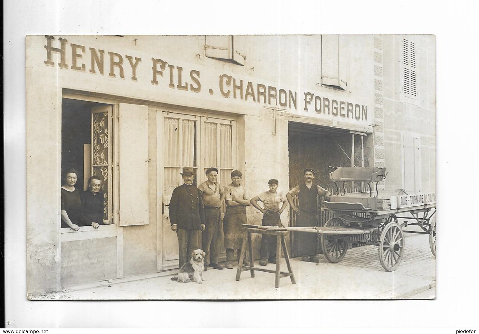 70 - GRAY - Carte-photo Non Titrée Mais Il S' Agit Bien De GRAY Rue Carnot. HENRY FILS. CHARRON FORGERON - Gray