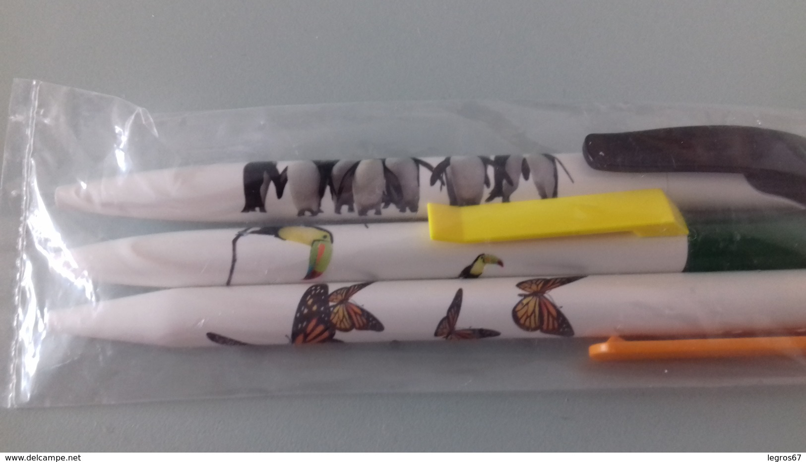 LOT DE 3 STYLOS - PAPILLONS,TOUCANS,PINGOUINS - Stylos