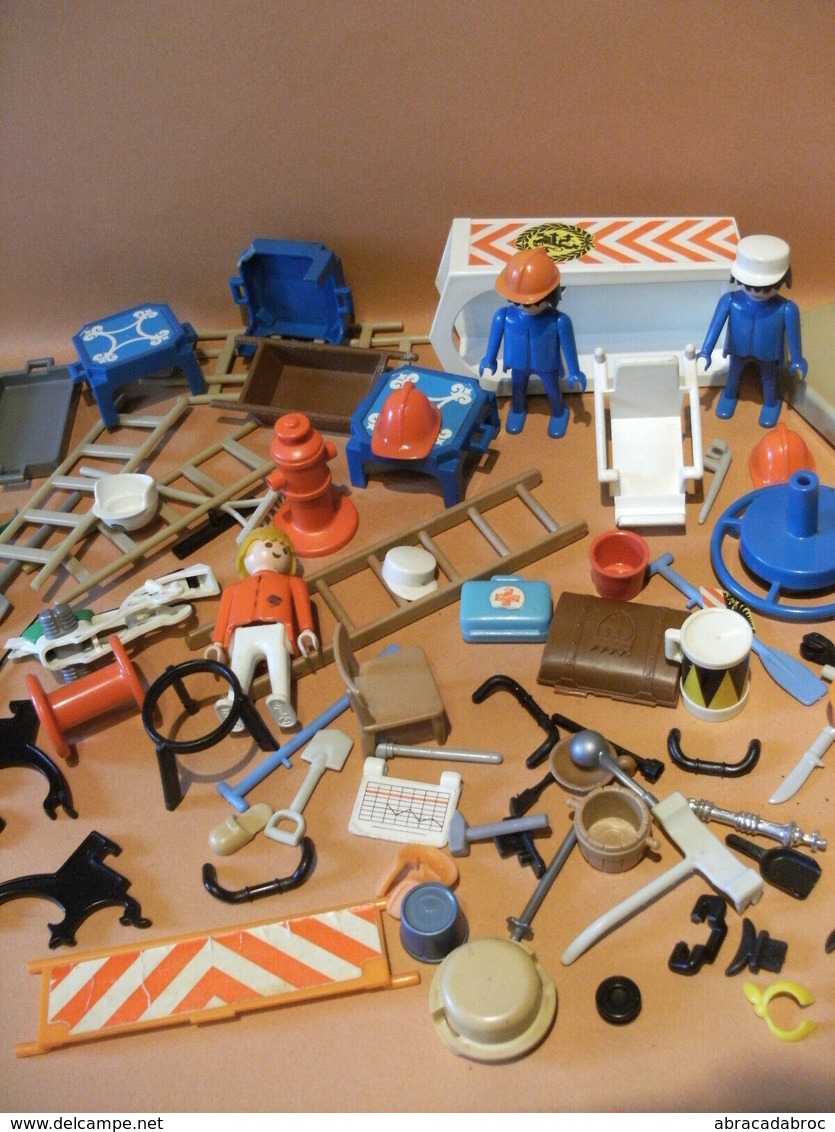 Lot D'elements ,accessoires Et Personnages Playmobils Années 80/90 - - Autres & Non Classés