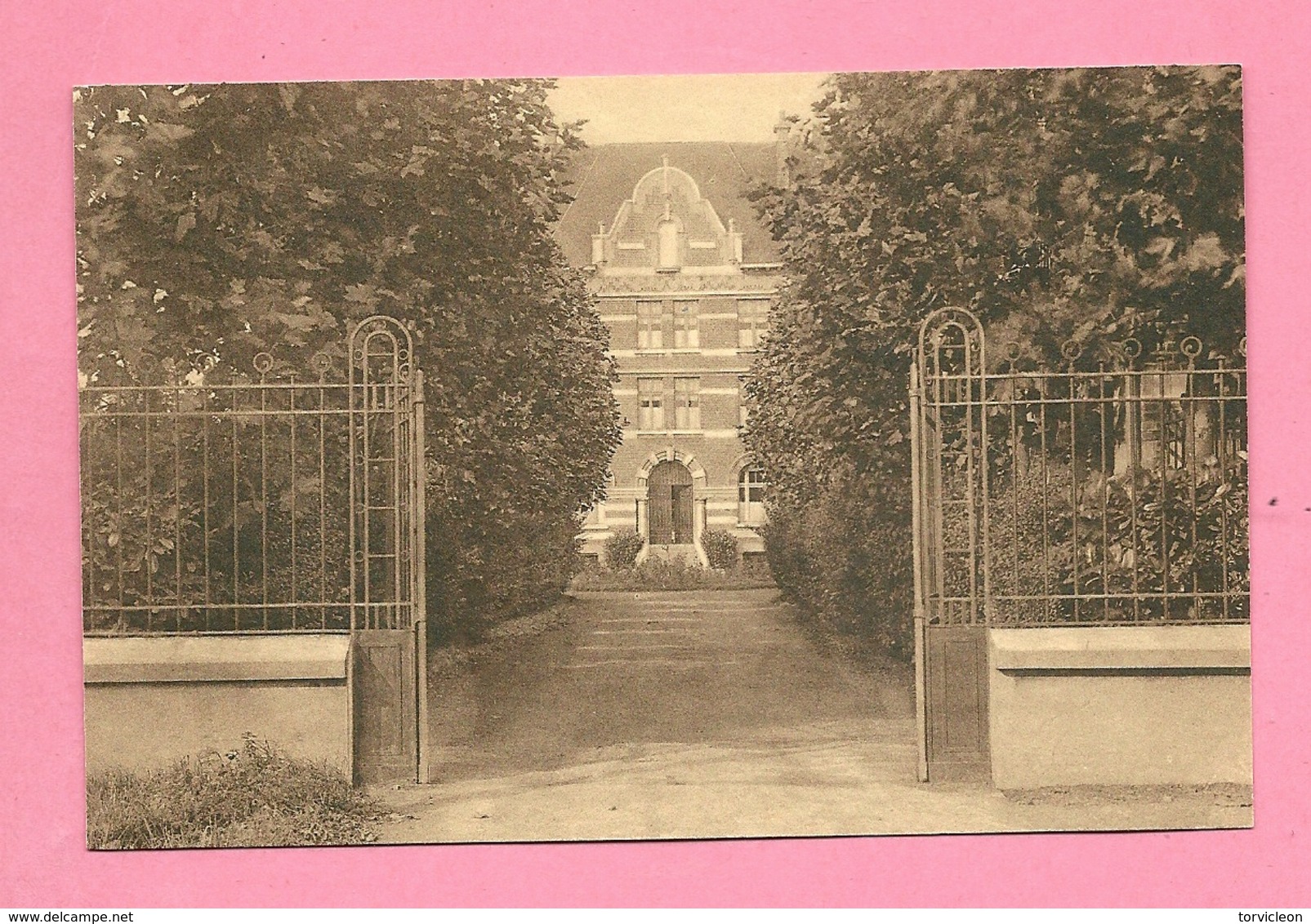 C.P. Marcq-en-Barœul = Boulevard De Roubaix : Pensionnat Et Cours St. Aignan : Institut Des Gardiennes  Adoratrices - Lille