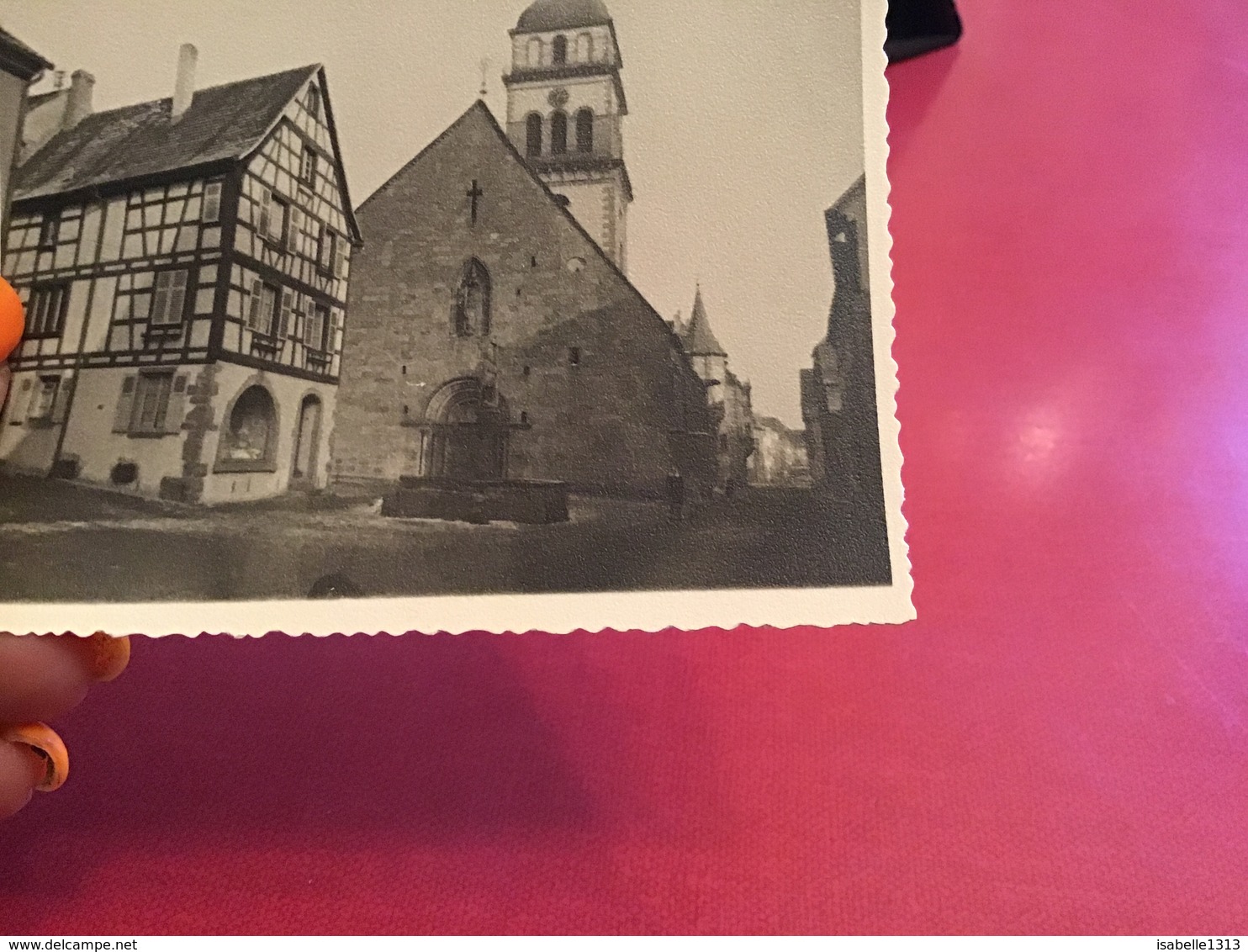 Photo Noir Et Blanc Alsace Kaysersberg 1963 Village Eglise  Femme En Train De Marcher - Luoghi