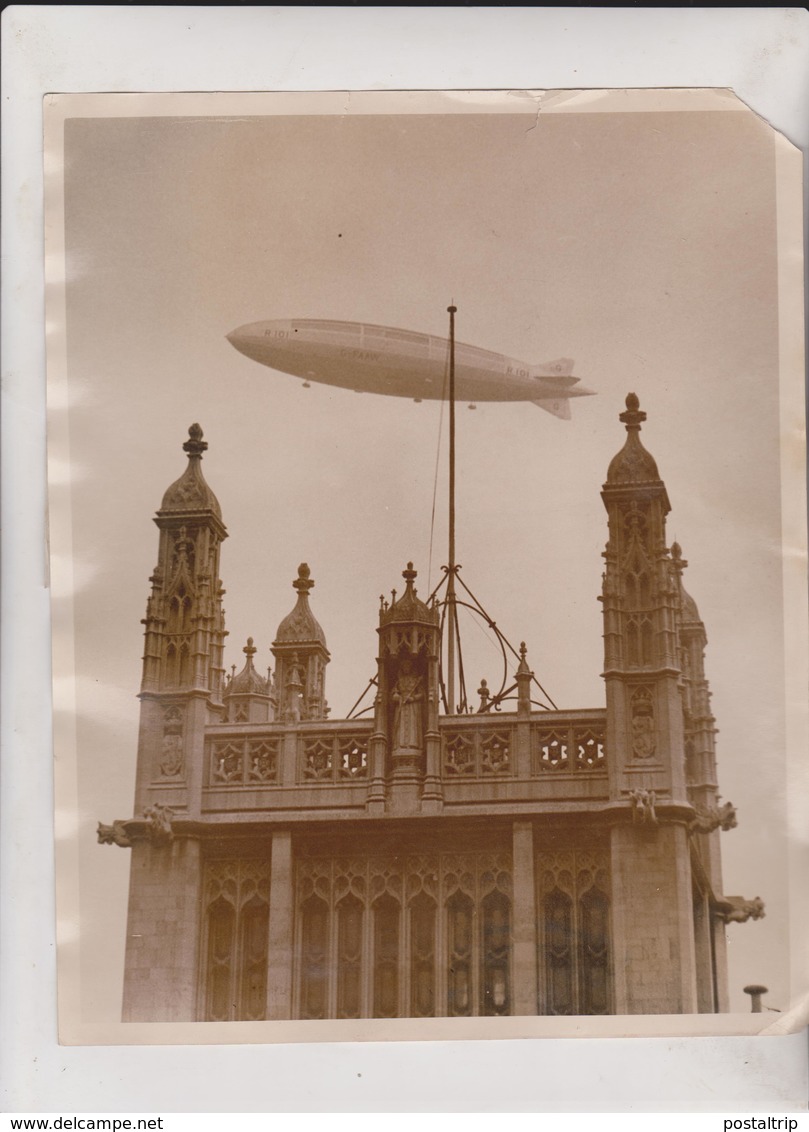 DIRIGIBLE AIRSHIP R101 FLIGHT OVER LONDON FLEET STREET  25*20CM Fonds Victor FORBIN 1864-1947 - Aviación