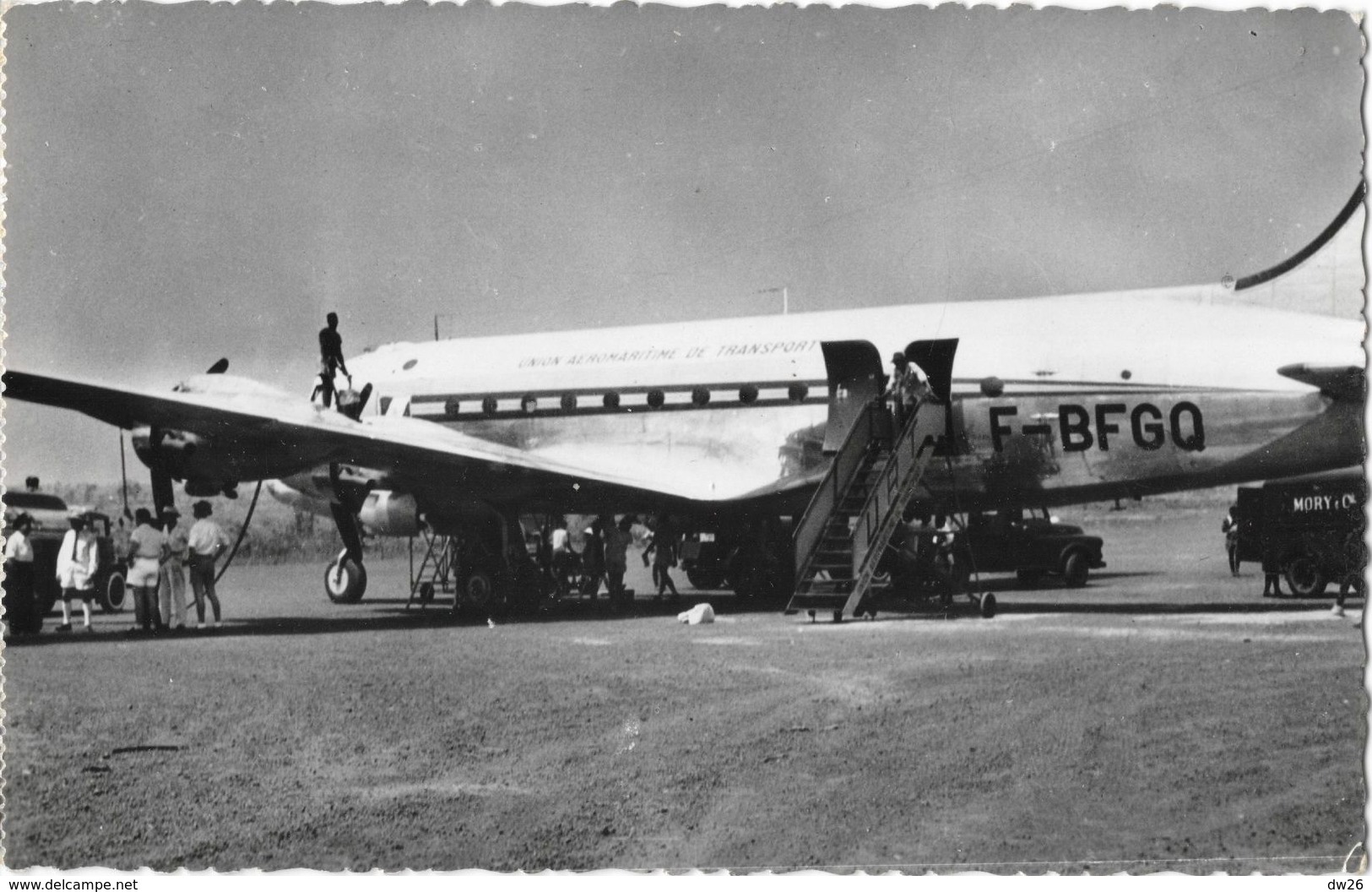 Avion De Ligne Douglas DC4 - Compagnie Union Aéromaritime De Transport (UAT - U.A.T.en Escale à Bangui) 1957 - 1946-....: Modern Era