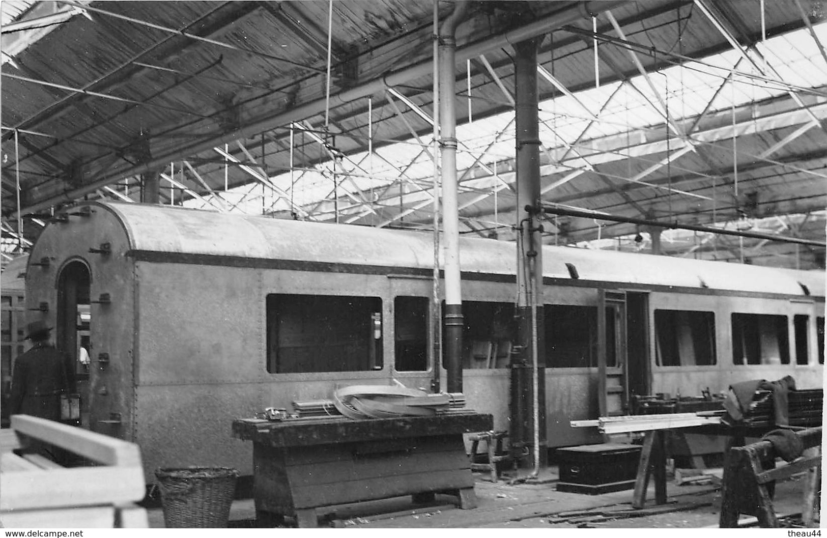 ¤¤   -   ANGLETERRE  -  Carte-Photo Du Montage D'un Wagon Anglais Dans Un Atelier  -  Chemin De Fer       -   ¤¤ - Equipment