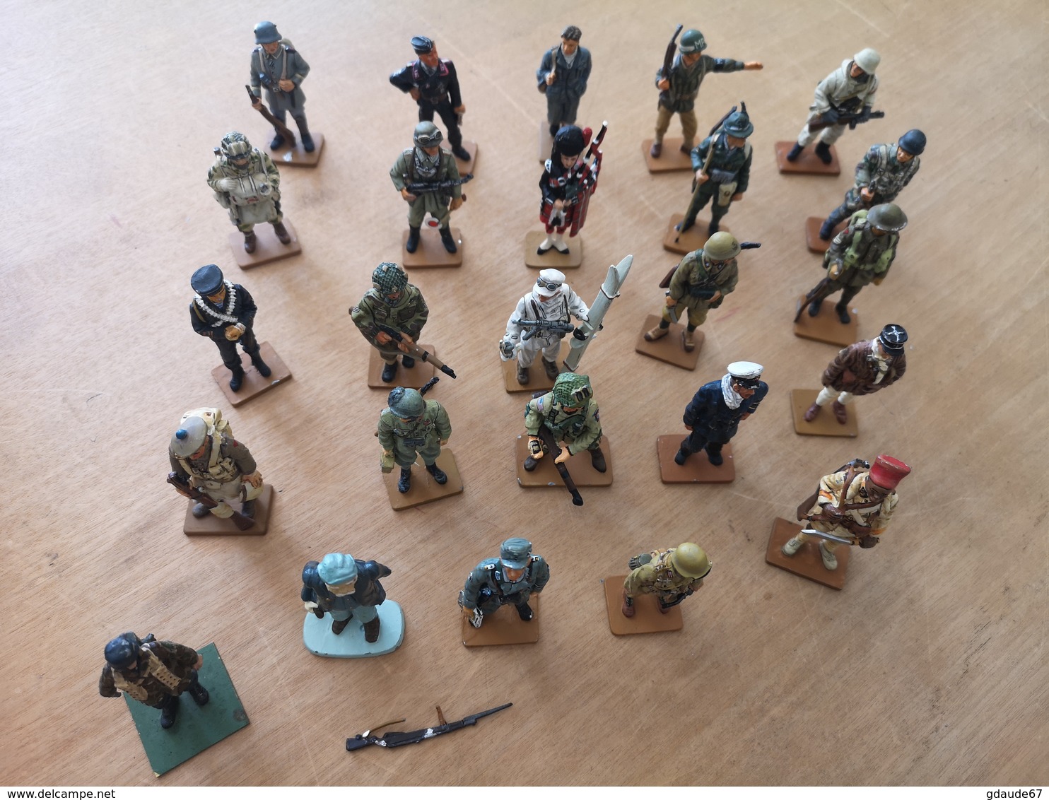 LOT DE 25 SOLDATS DE PLOMB -> DONT 23 FIGURINES COLLECTION DEL PRADO - GUERRE - Soldats De Plomb