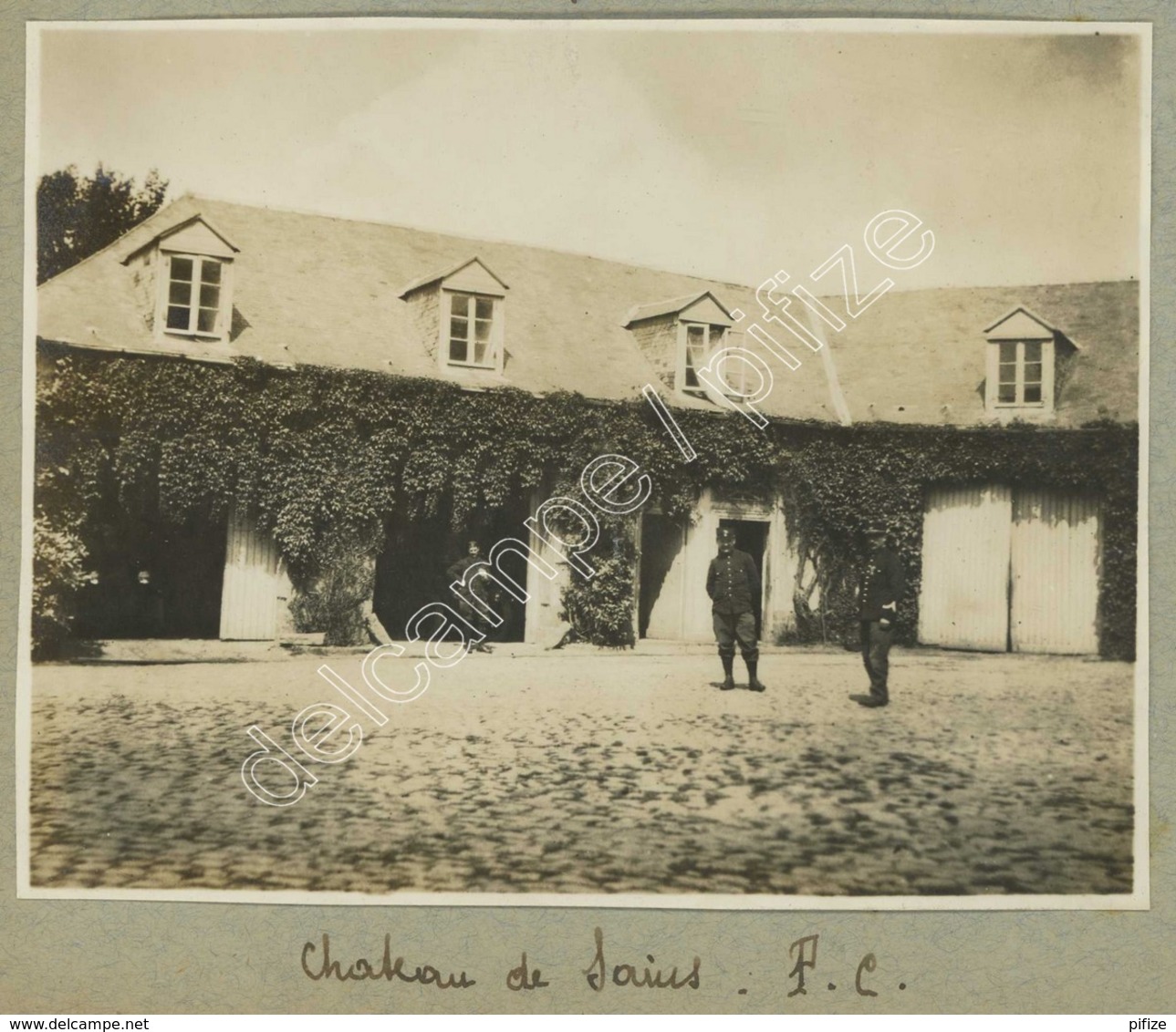 Guerre De 1914-18 . P. C. Au Château De Sains-en-Gohelle . 3 Photos . Soldats . - Guerre, Militaire