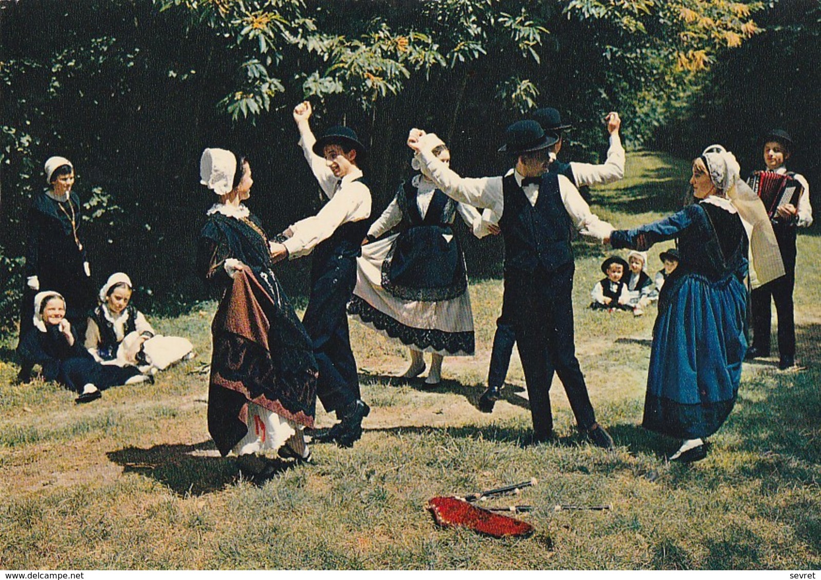 Les PIBOLOUS De La MOTHE ST HERAY( Deux-Sèvres) En Forêt De L'Hermitain.CPM - Danses