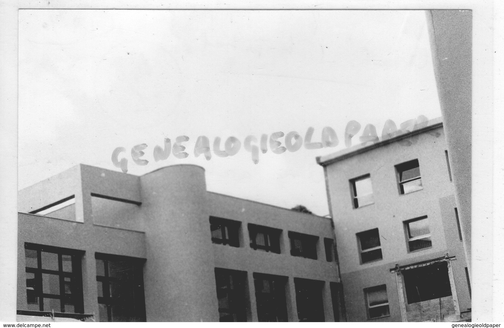 19 - USSEL- HENRI BELCOUR LA SATISFACTION DE DOTER SA VILLE D' UN HOPITAL DE QUALITE - RARE PHOTO ORIGINALE - Personnes Identifiées