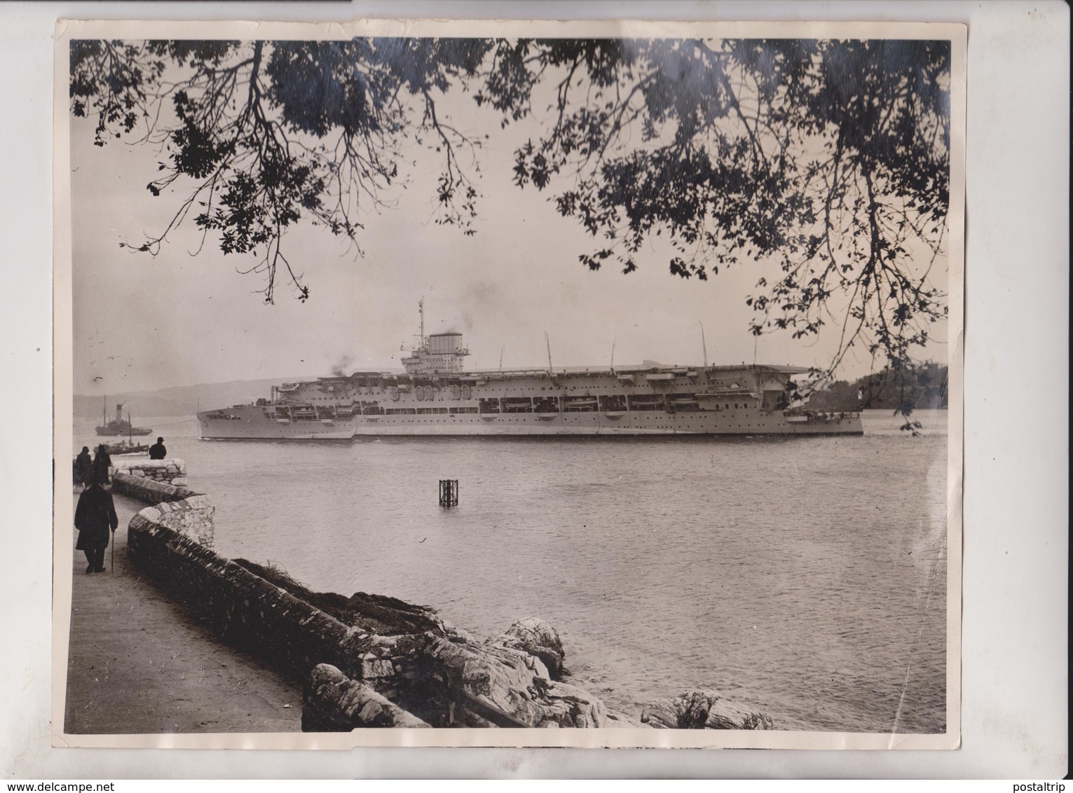 NEW AIRCRAFT CARRIER HMS GLORIOUS BRITISH BRITAIN  PLYMOUTH   25*20CM Fonds Victor FORBIN 1864-1947 - Barcos