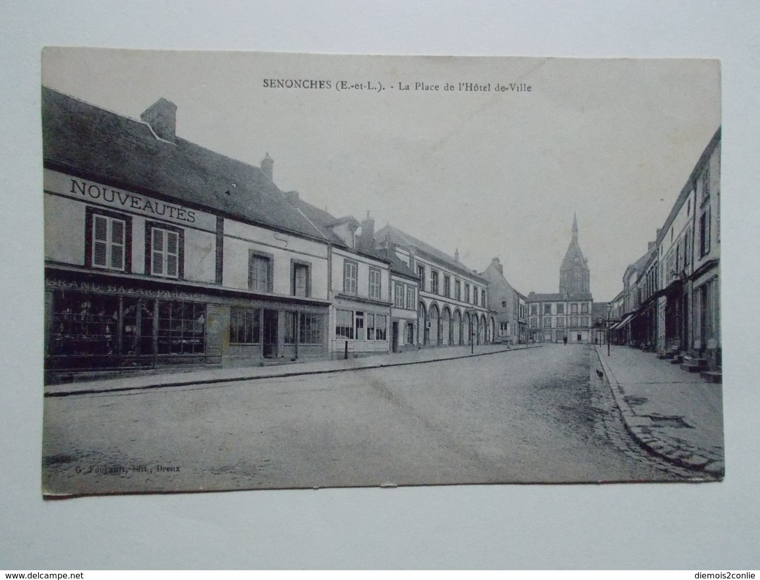 Carte Postale - SENONCHES (28) - La Place De L'Hôtel De Ville (2995) - Autres & Non Classés