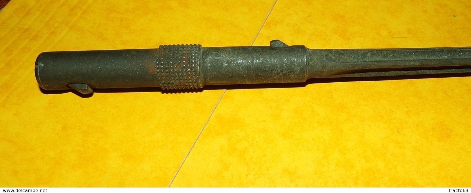 BAIONNETTE FRANCAISE POUR FUSIL M.A.S 36  , BON ETAT SANS FOURREAU D'ORIGINE PUISQUE LA BAIONNETTE ETAIT - Armes Blanches