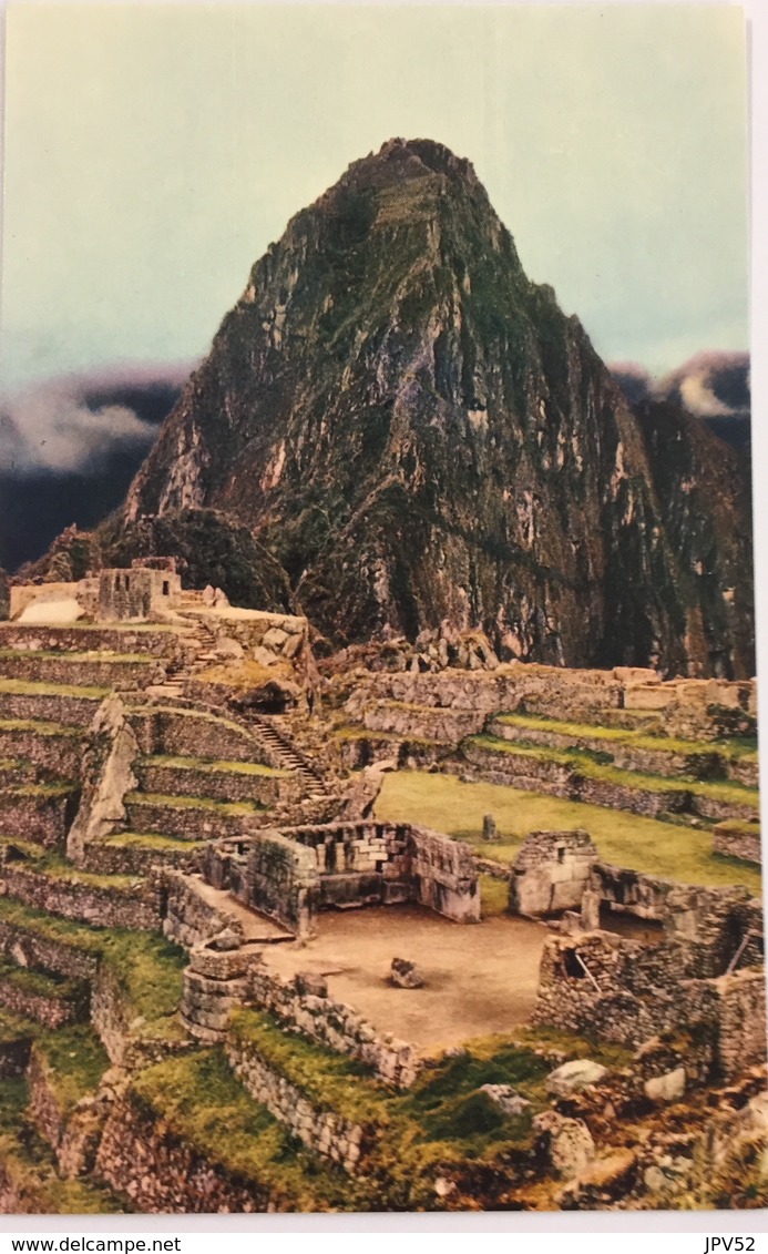 (647) Peru - Machupicchu - Partial View Of The Ruins With The Huay Napicchu - Pérou