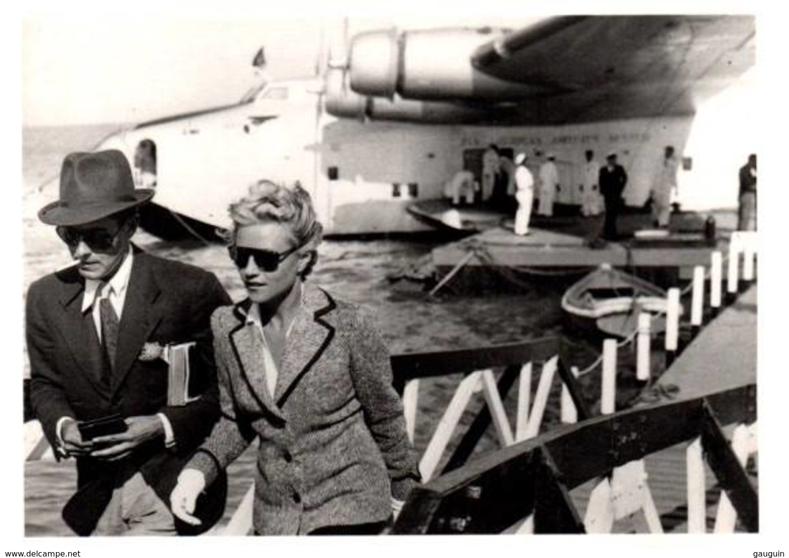 CPM - PHOTO Anonyme - ANNABELLA Et TYRON POWER - Arrière Plan HYDRAVION ... 1939 - 1939-1945: 2. Weltkrieg