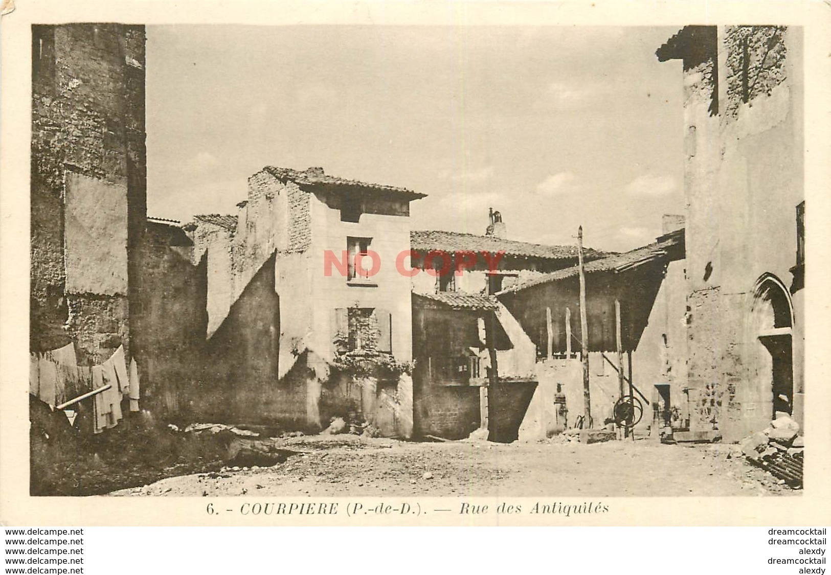 WW 63 COURPIERE. Rue Des L'Antiquités. Top RARE Carte Vierge Et Impeccable - Courpiere