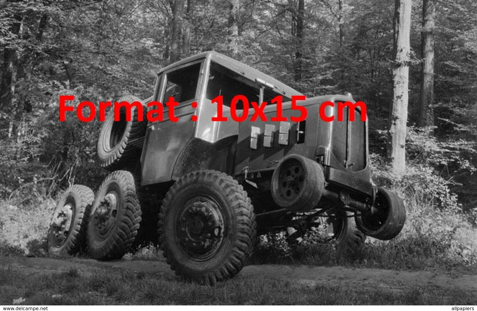 Reproduction D'une Photographie Ancienne D'un Camion Tracteur Renault Travaux Forestiers 22 Cv De 1936 - Altri & Non Classificati