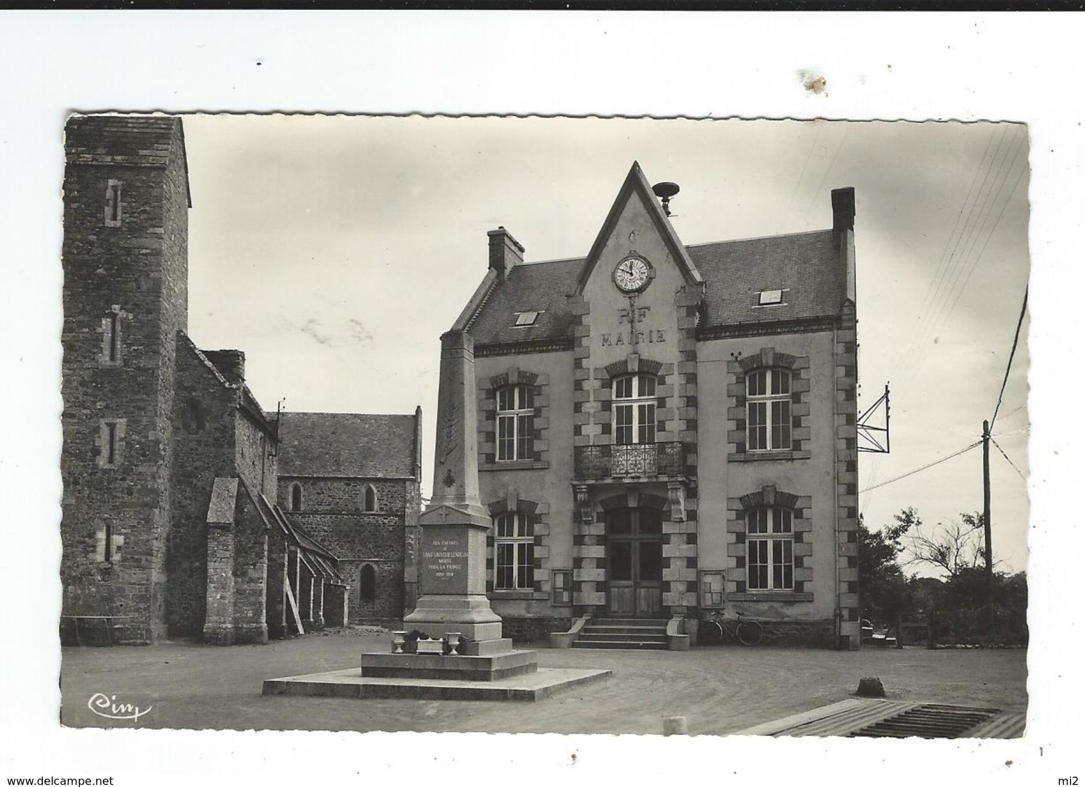 50 St Saint Sauveur Lendelin Mairie Monument Aux Morts écrite 1957  TBE Combier Format CPA Dentelée - Andere & Zonder Classificatie