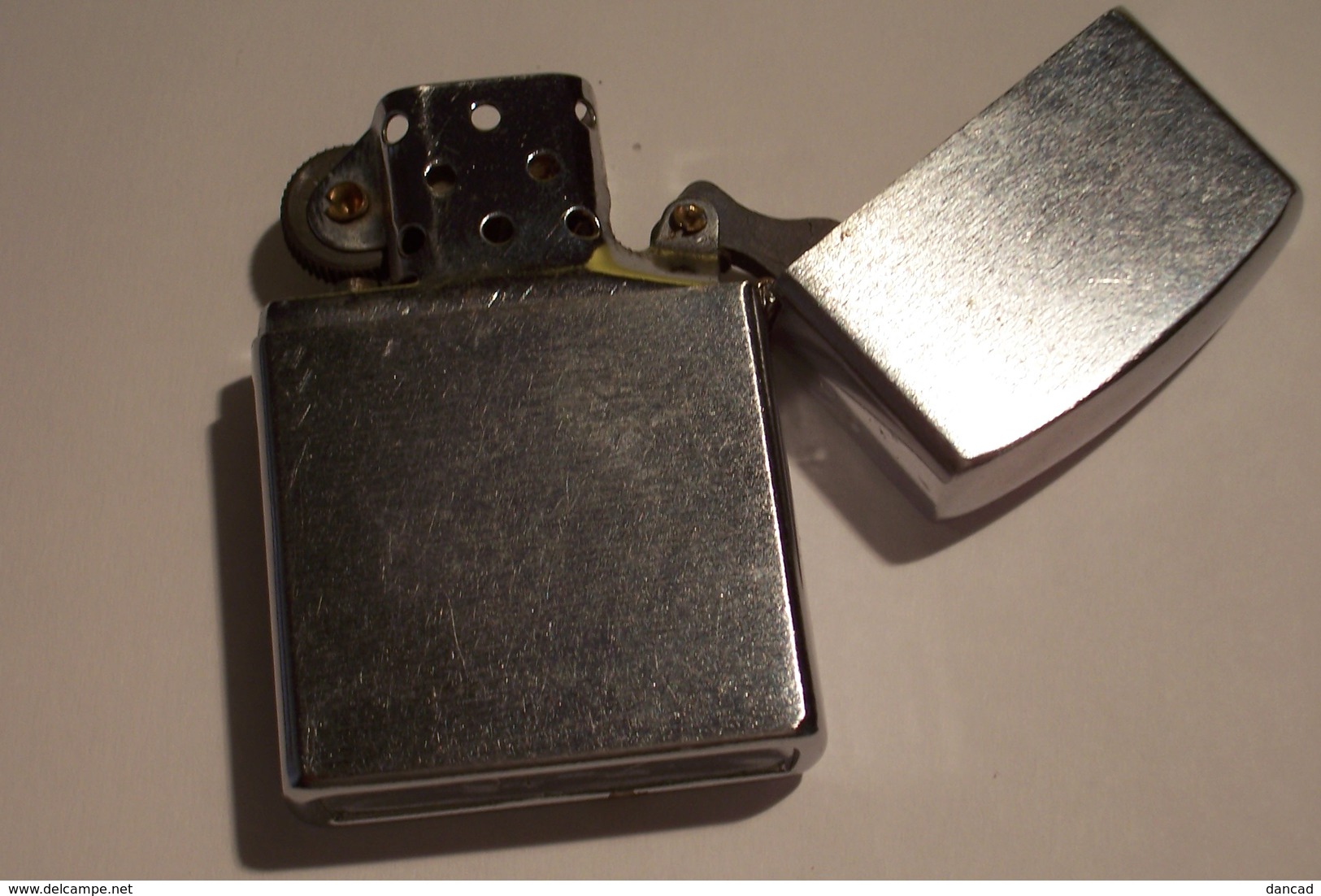 ZIPPO   ?  - BRIQUET  ESSENCE  ( Z - 16  ) - CHEVAL - Zippo