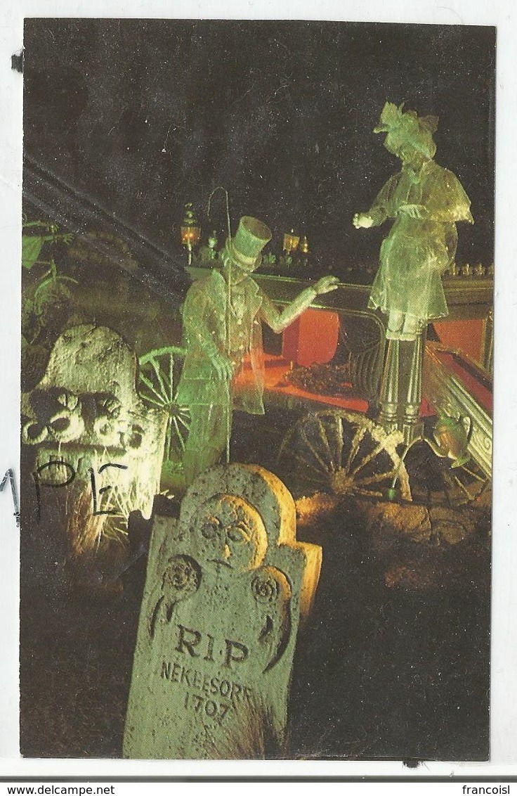 Disneyland Californie. Graves Of The Haunted Mansion. - Disneyland