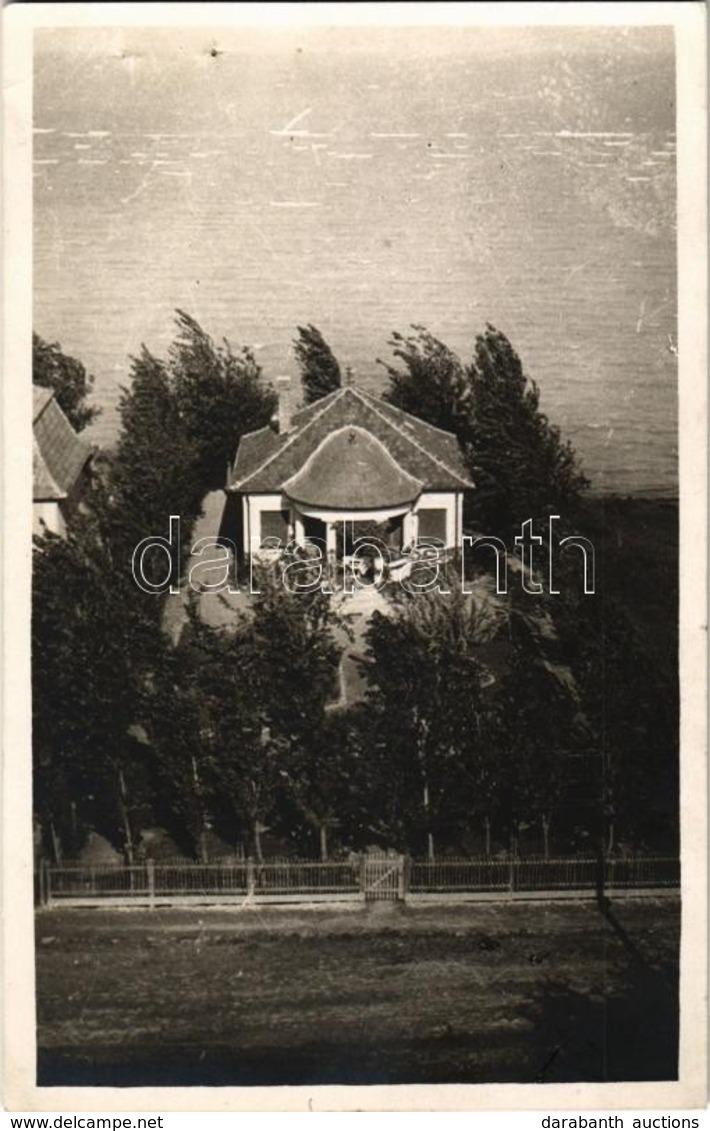 * T4 1934 Balatonvilágos, Nyaraló, Villa. Photo (apró Lyukak / Pinholes) - Unclassified
