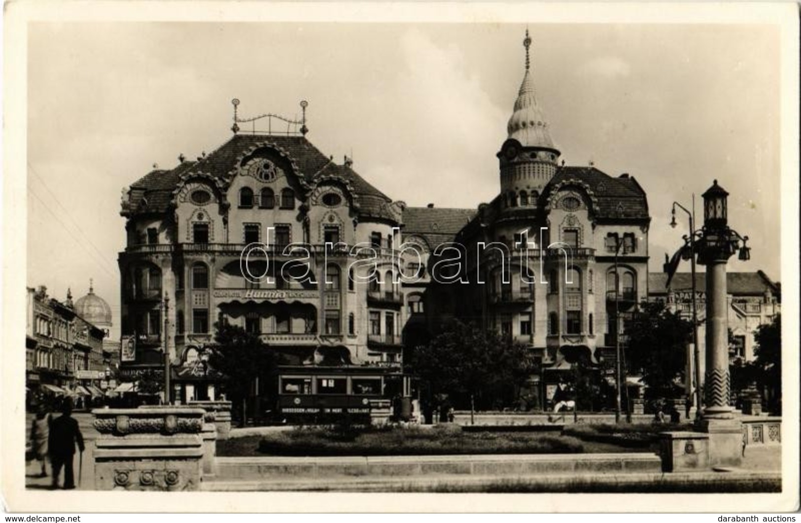 ** T1/T2 Nagyvárad, Oradea; Szent László Tér, Hunnia Nagyszálloda, Royal, Weisz Sándorné üzlete, Zsinagóga, Villamos / S - Ohne Zuordnung