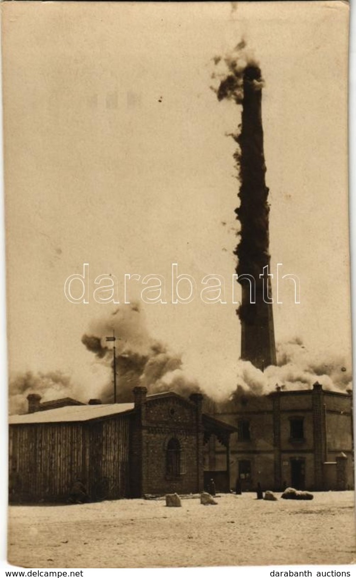 * T2 1916 Visegrad, Oroszok által Felgyújtott Gyár / WWI K.u.K. Military, Factory Set On Fire By The Russians. Photo - Sin Clasificación