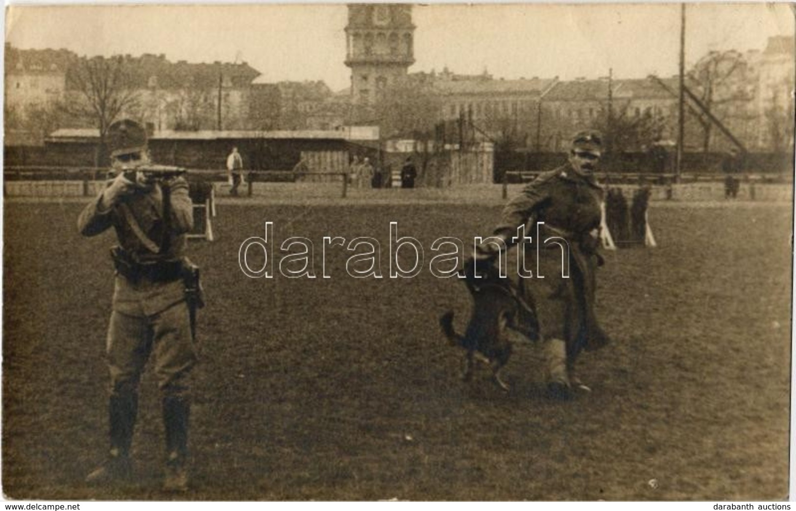 ** T2 Katonai Gyakorlat Puskával és Kutyával / WWI Military, Soldiers With Gun And Dog, Training. Photo - Ohne Zuordnung