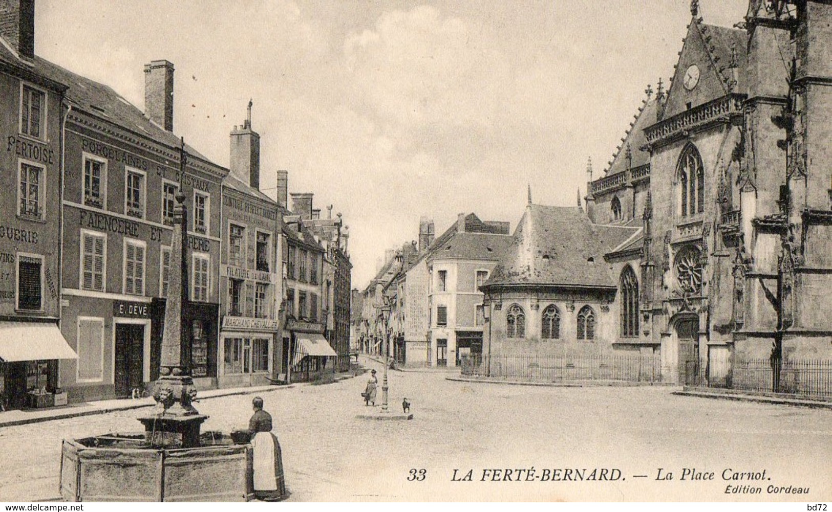 LA FERTE BERNARD ( 72 ) - La Place Carnot - La Ferte Bernard