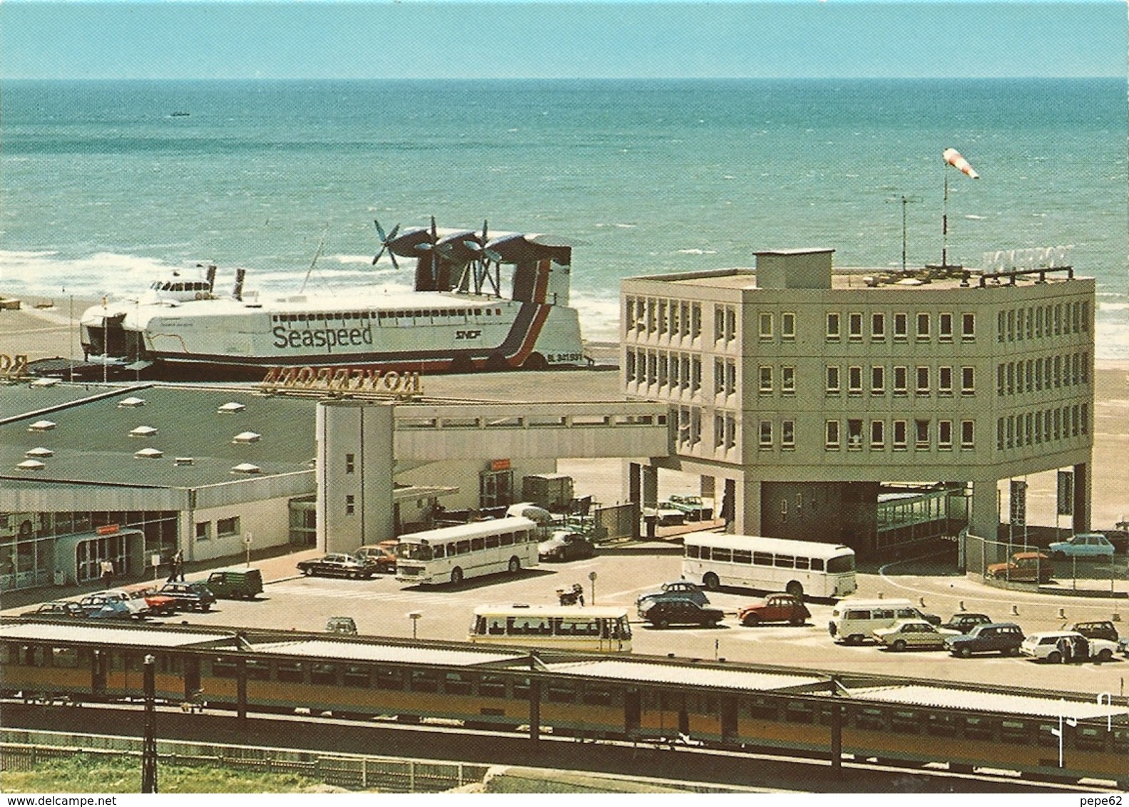 Boulogne Sur Mer-lot 4 Cartes- Le Casino - La Plage Et L'esplanade-l'hoverport- Aéroglisseur-cpm - Boulogne Sur Mer